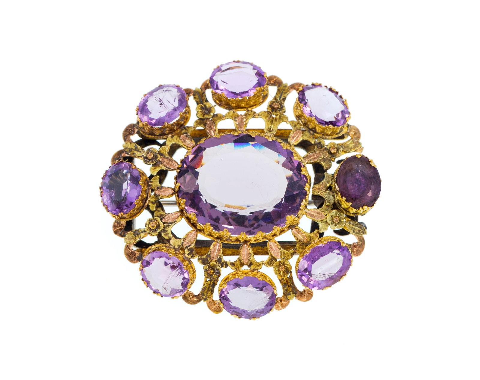 Parure datant du milieu du XIXe s., composée d'une tiare, d'une broche, d'une paire de pendants - 2