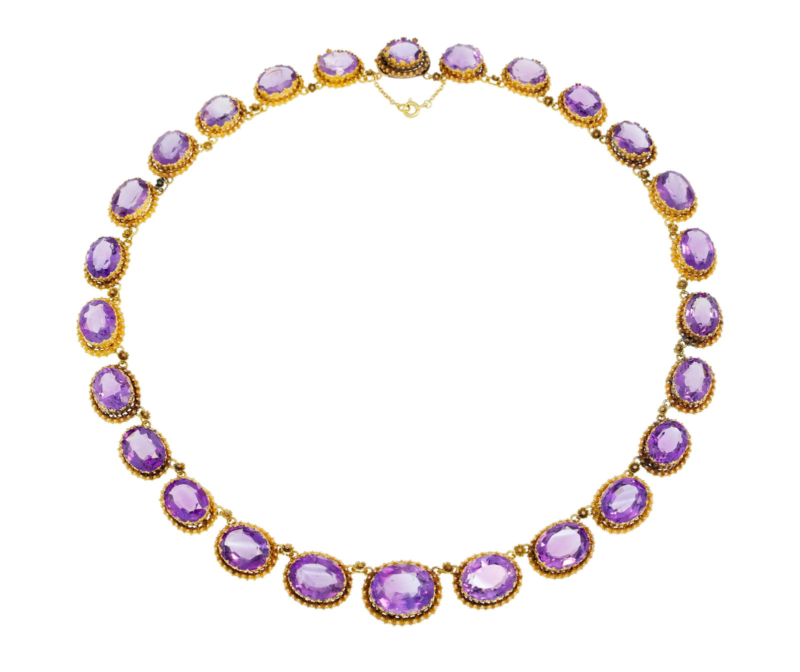Parure datant du milieu du XIXe s., composée d'une tiare, d'une broche, d'une paire de pendants - 4