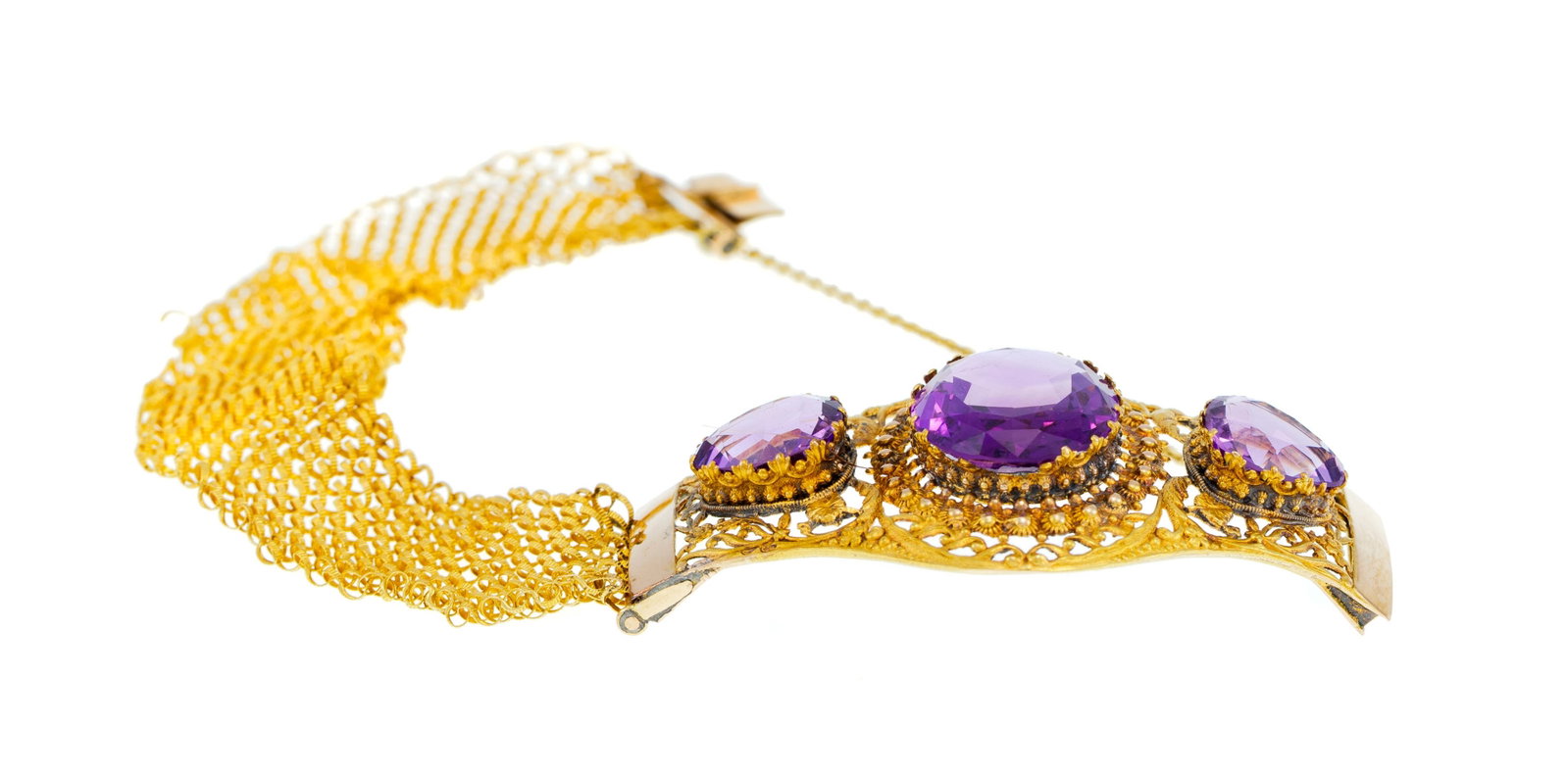 Parure datant du milieu du XIXe s., composée d'une tiare, d'une broche, d'une paire de pendants - 8