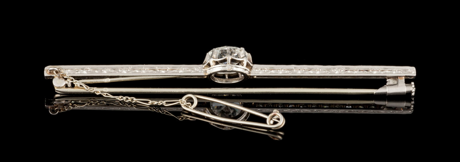 Broche barrette début XXe s., platine gravé et or gris 750 sertie d'une ligne de diamants  - 3