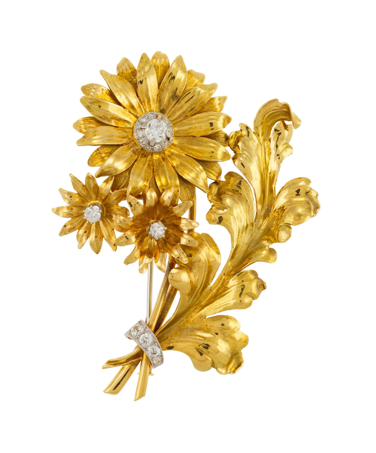 Broche années 1940-50 or 750 et platine représentant un bouquet de fleurs serti de diamant: Broche années 1940-50 or 750 et platine représentant un bouquet de fleurs serti de diamants taille intermédiaire et 8/8, h. 6.8 cm, 24g Condition Bon état de conservation
