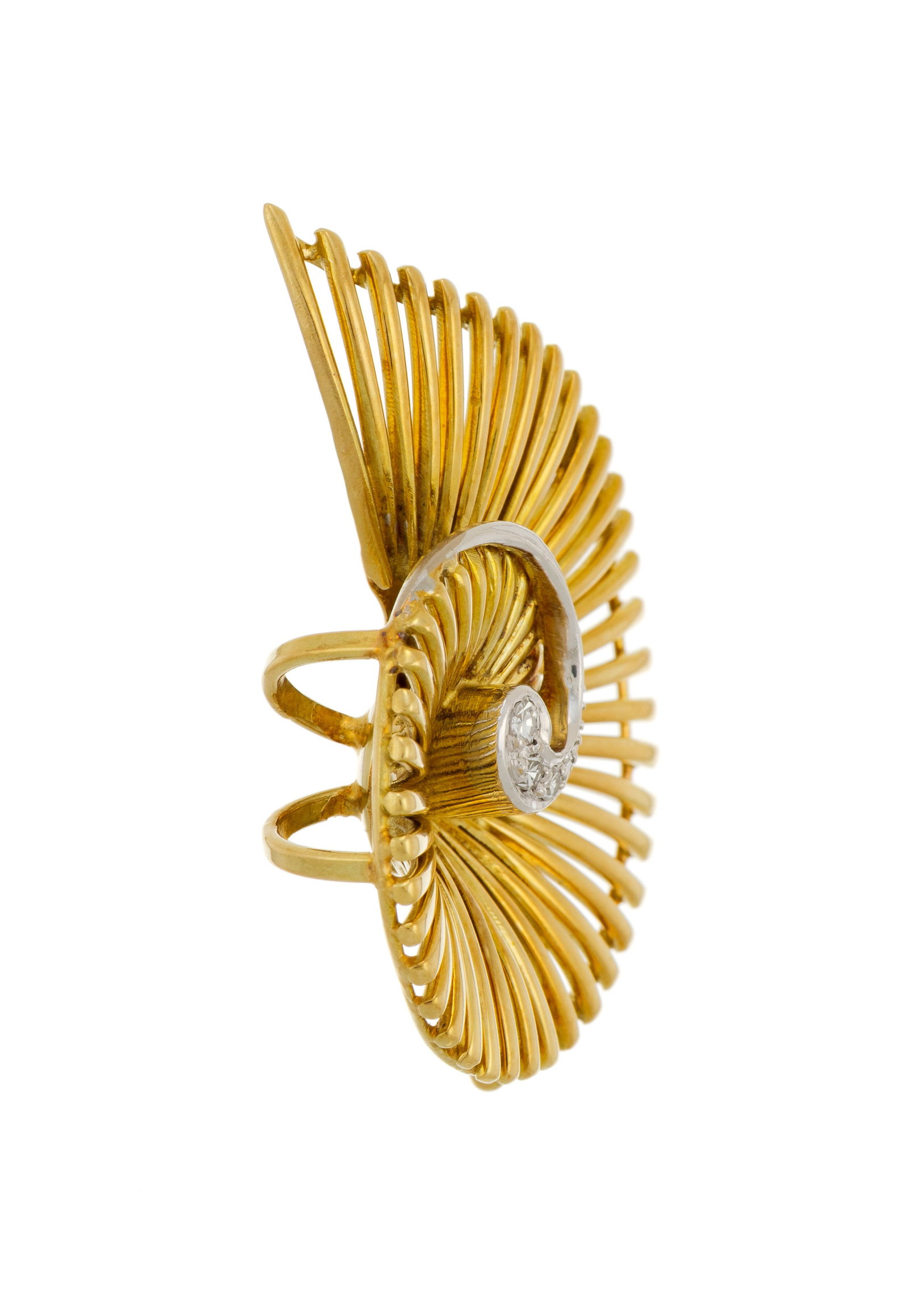 Broche années 1940-50 2 ors 585 stylisant un coquillage serti de diamants taille 8/8, h. 4 cm,  - 2