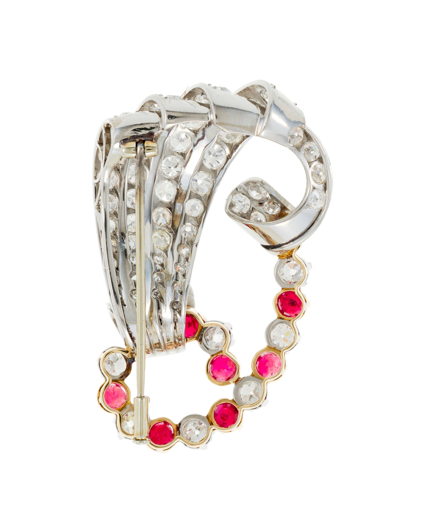 Broche années 1950-60 platine et or 750 à motif drapé pavée de rubis ainsi que d - 3