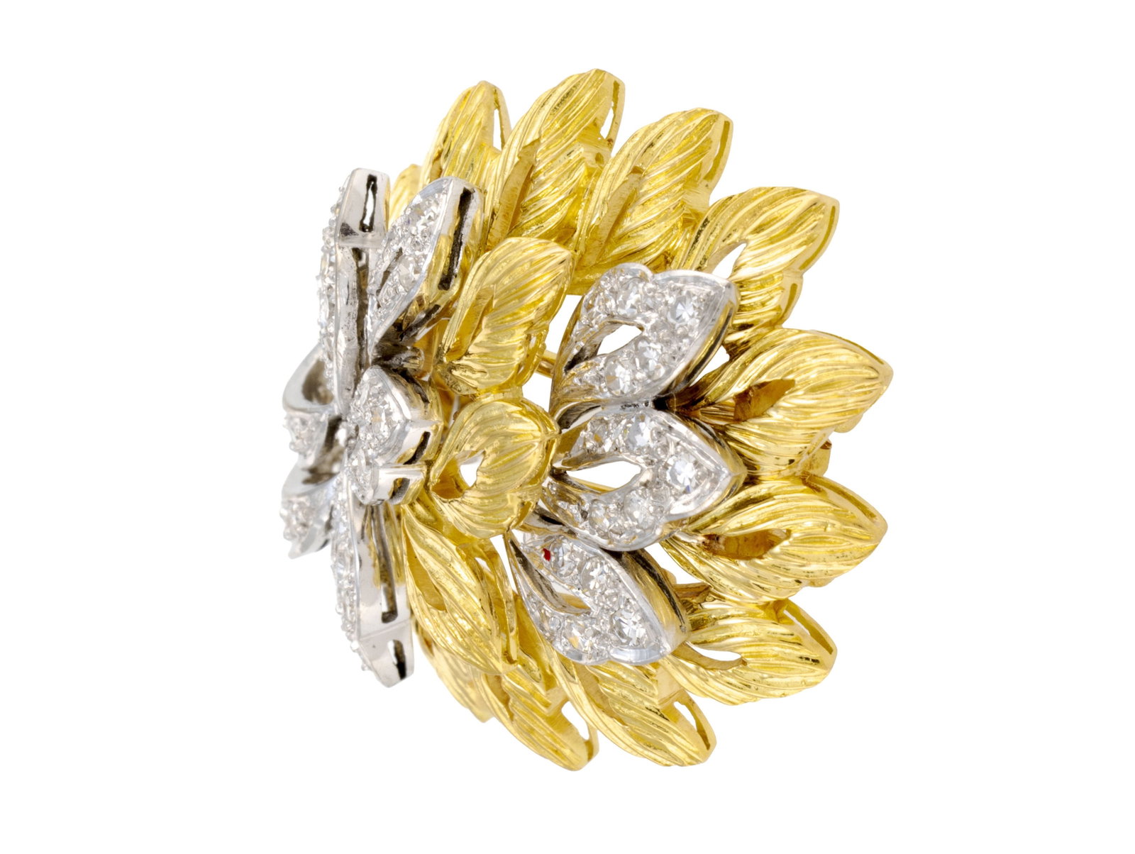 Broche années 1950-60 2 ors 750 à motif végétal stylisé et ajouré sert - 2