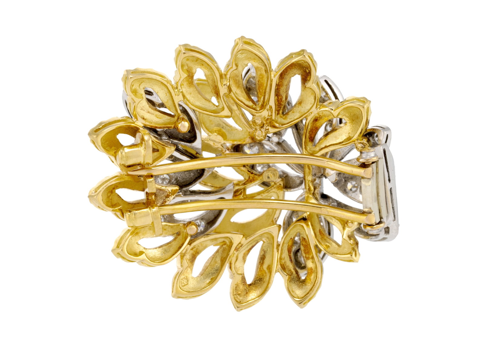 Broche années 1950-60 2 ors 750 à motif végétal stylisé et ajouré sert - 3