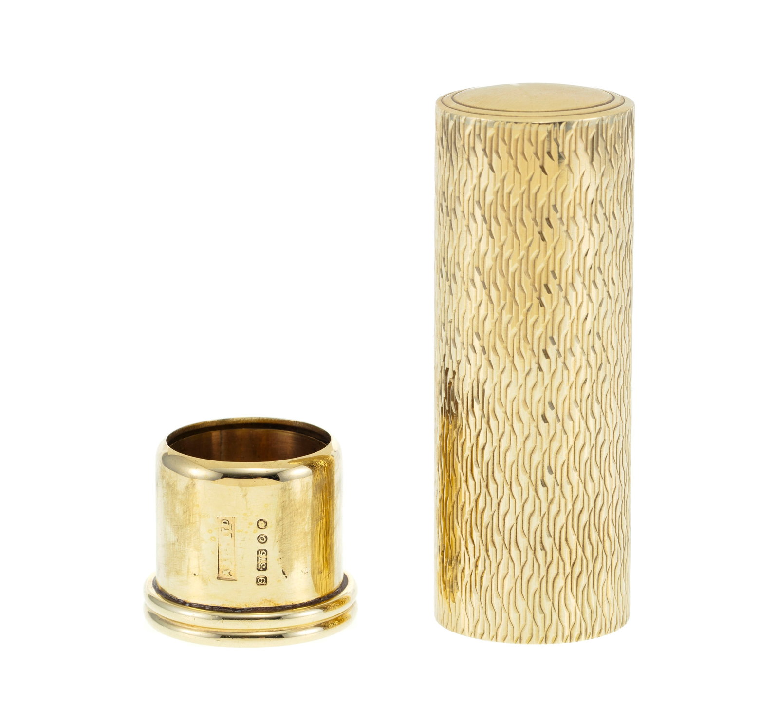 Asprey, étui à rouge à lèvres en or 375 guilloché, signé, h. 5.5 cm, 2 - 2