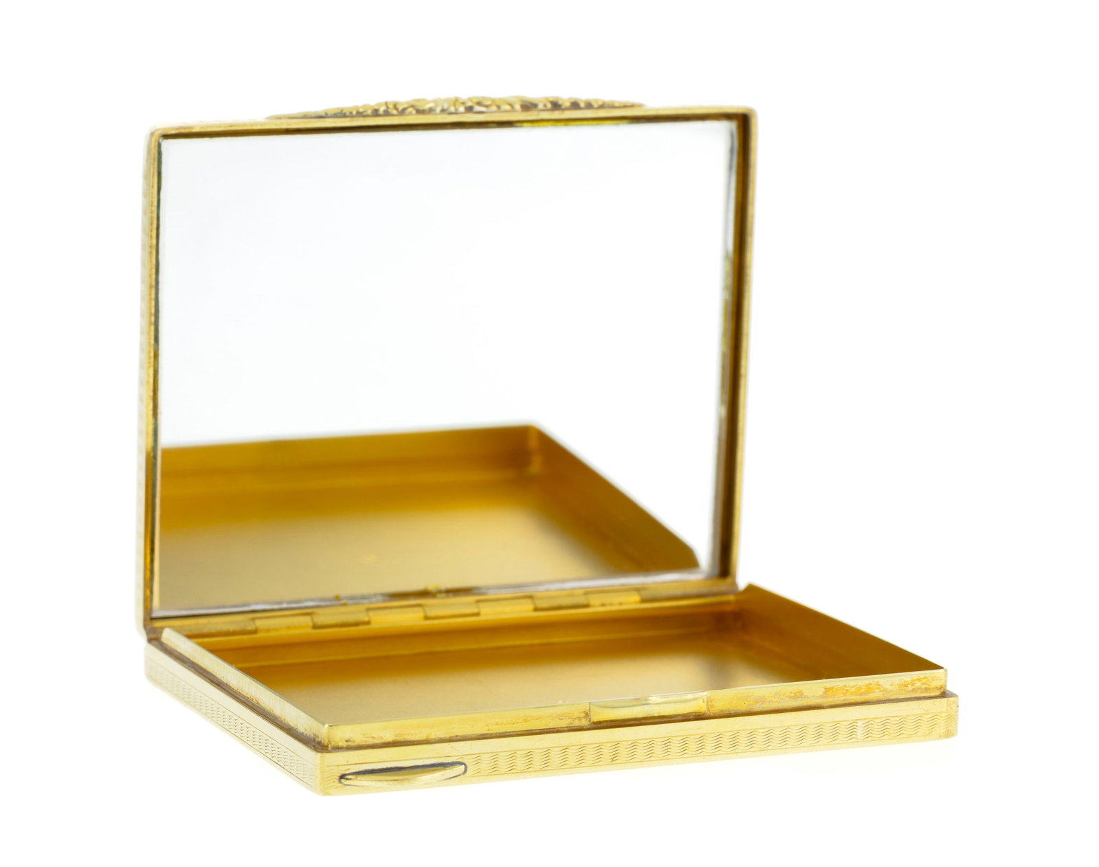 Poudrier rectangulaire en or 750 gravé d'un décor quadrillé, s'ouvrant pour dévo - 2