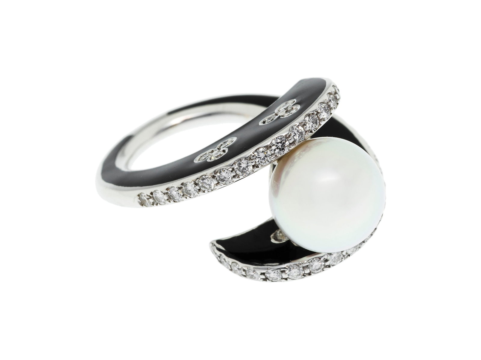 Bague or gris 750 et résine noire sertie de diamants taille brillant et centrant une perle de c - 2