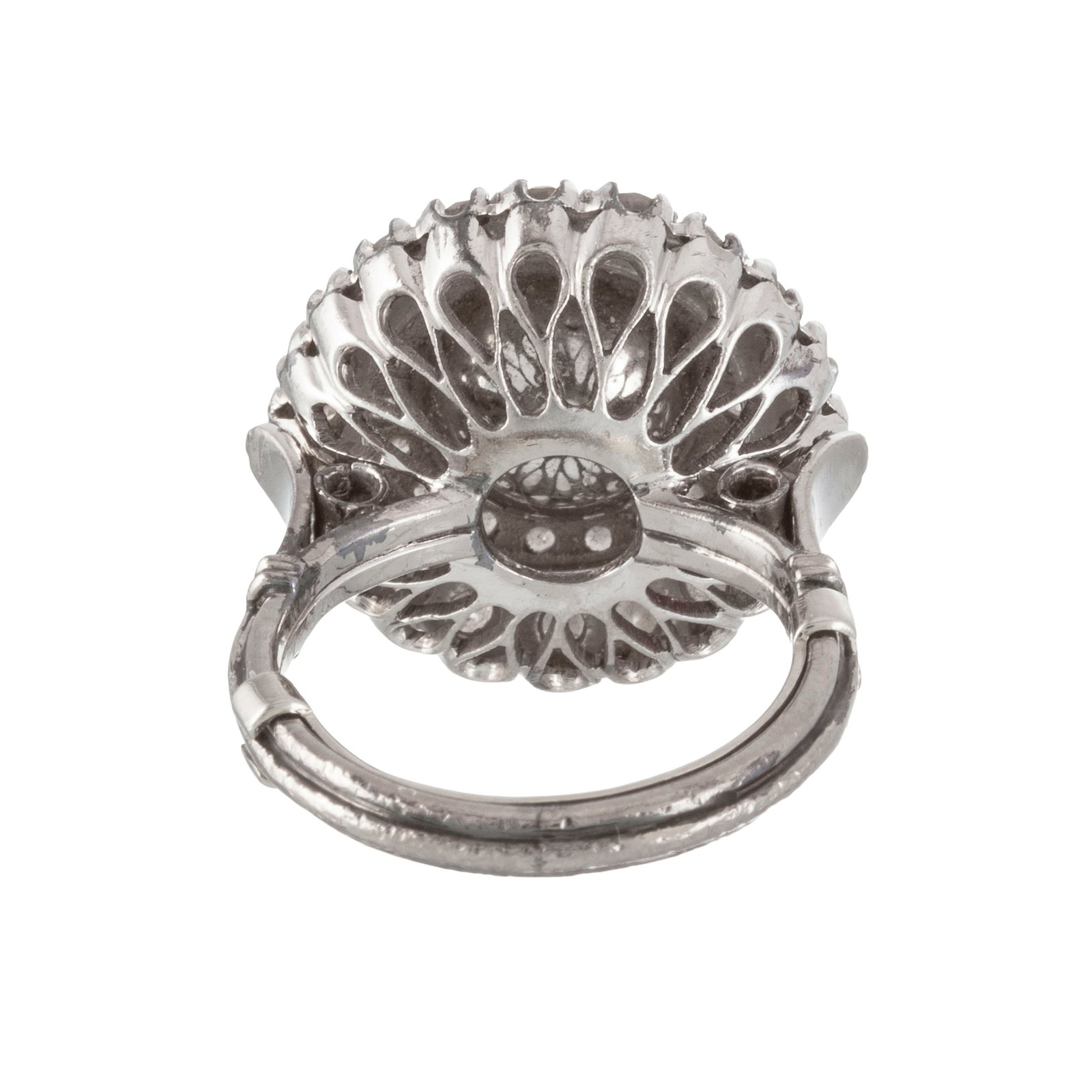 Bague or gris 750 et 585 ornée d'une perle (non testée) entourée de deux rangées - 3