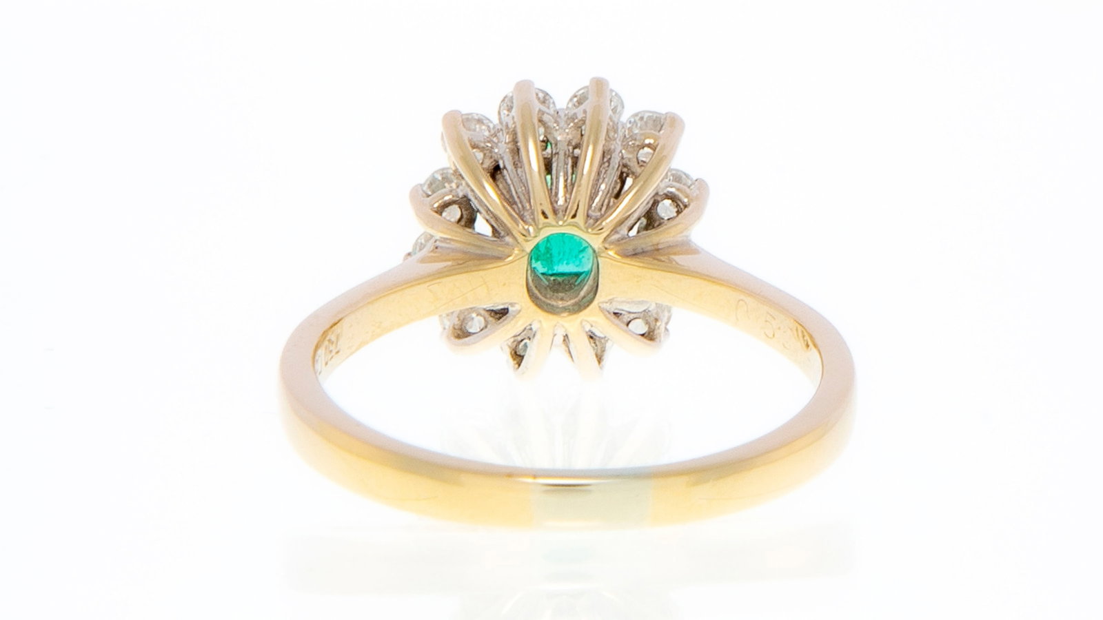 Bucherer, bague or gris 750 sertie d'une émeraude taille émeraude entourée de diamant - 3
