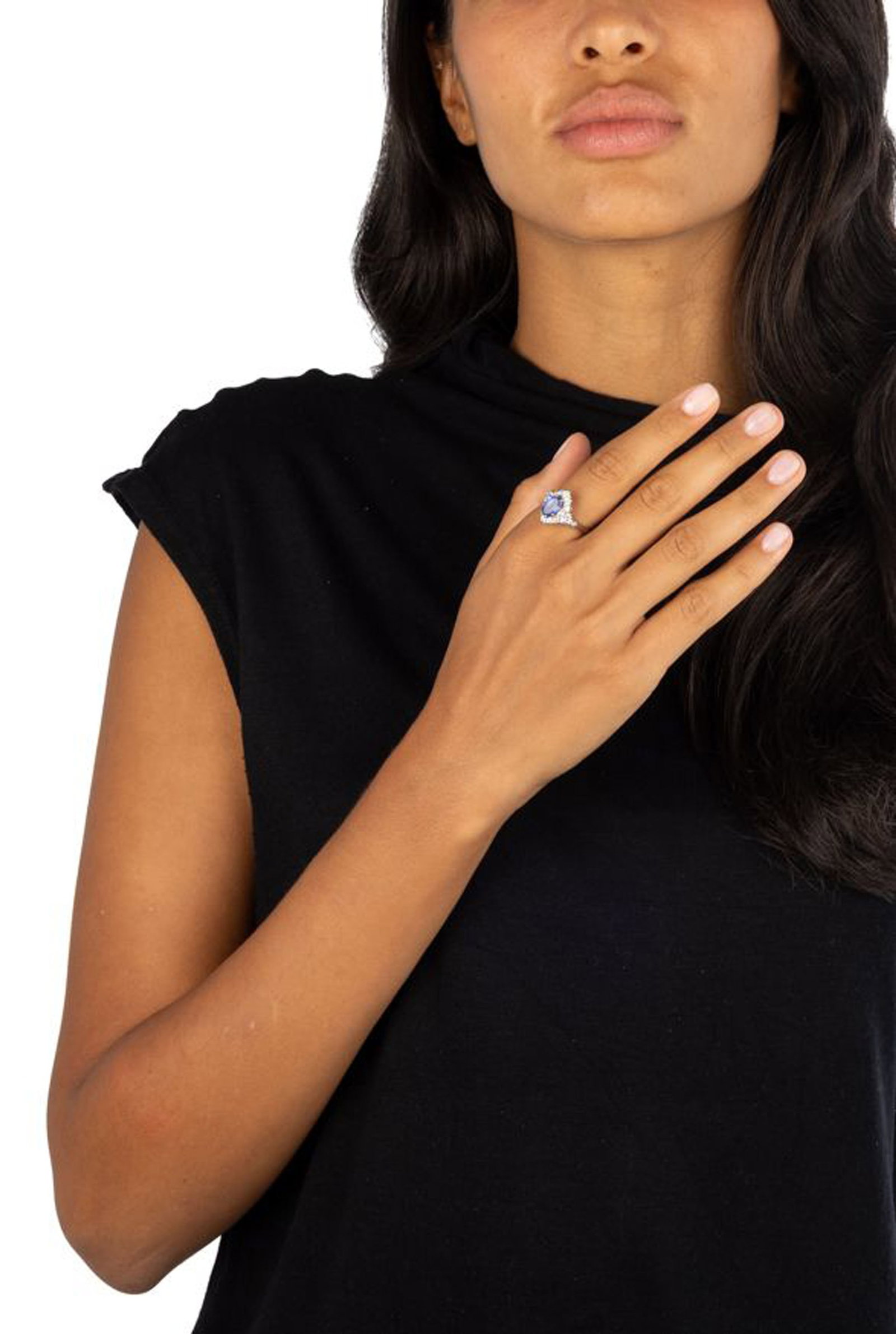 Bague or gris 750 sertie d'un saphir ovale entouré de diamants taille brillant, doigt 57-17, 6g - 4