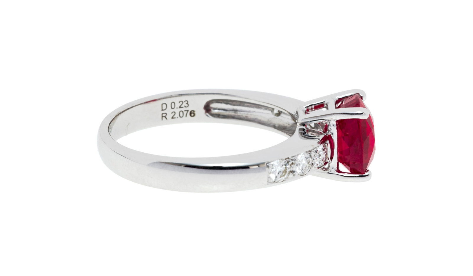 Bague or gris 750 sertie d'un rubis birman taille coussin de 2.076 carats, chauffé, selon le ra - 2