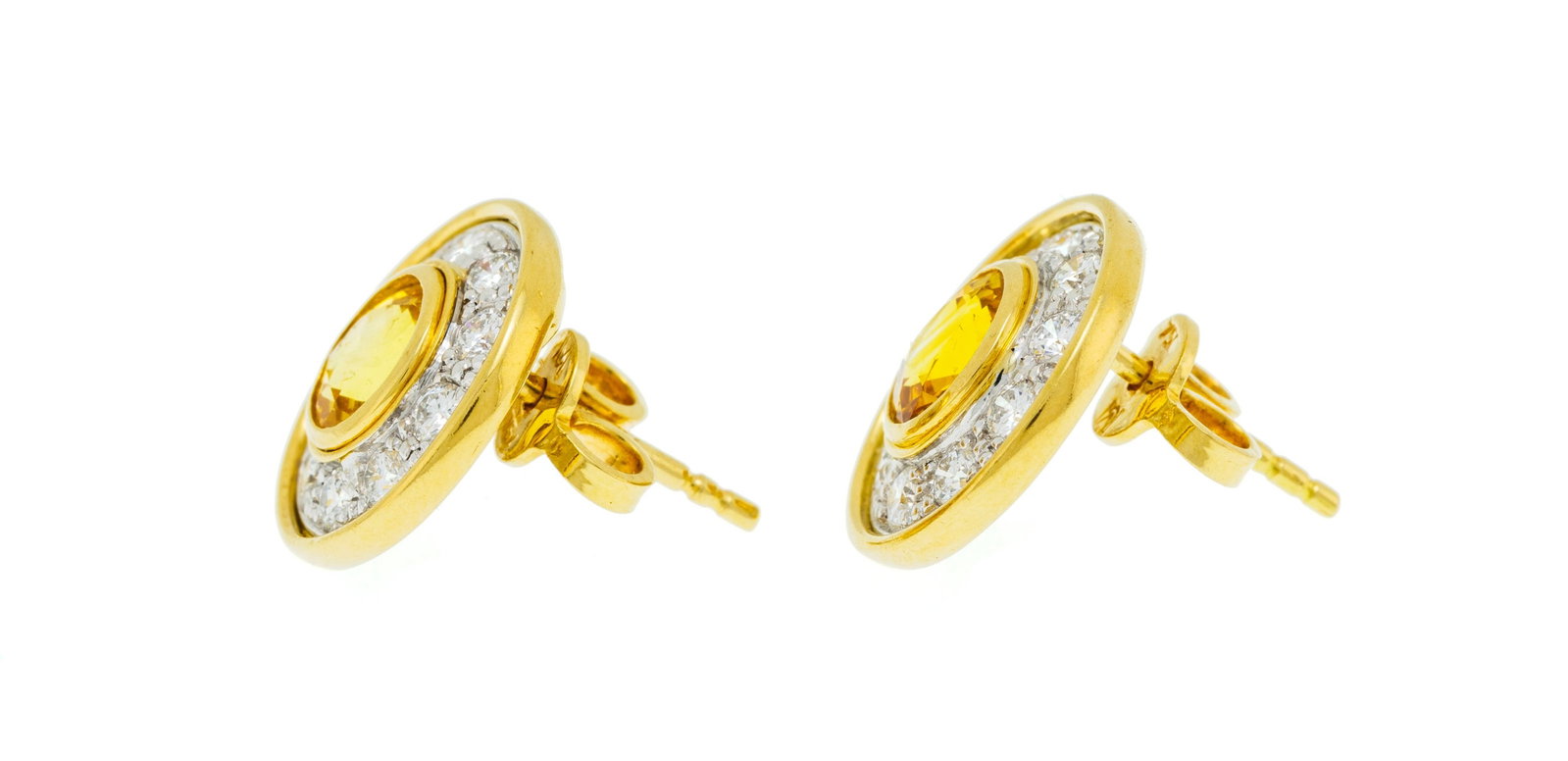 Paire de clous d'oreilles en ors 750 sertis de saphirs jaunes entourés de diamants taille brill - 2
