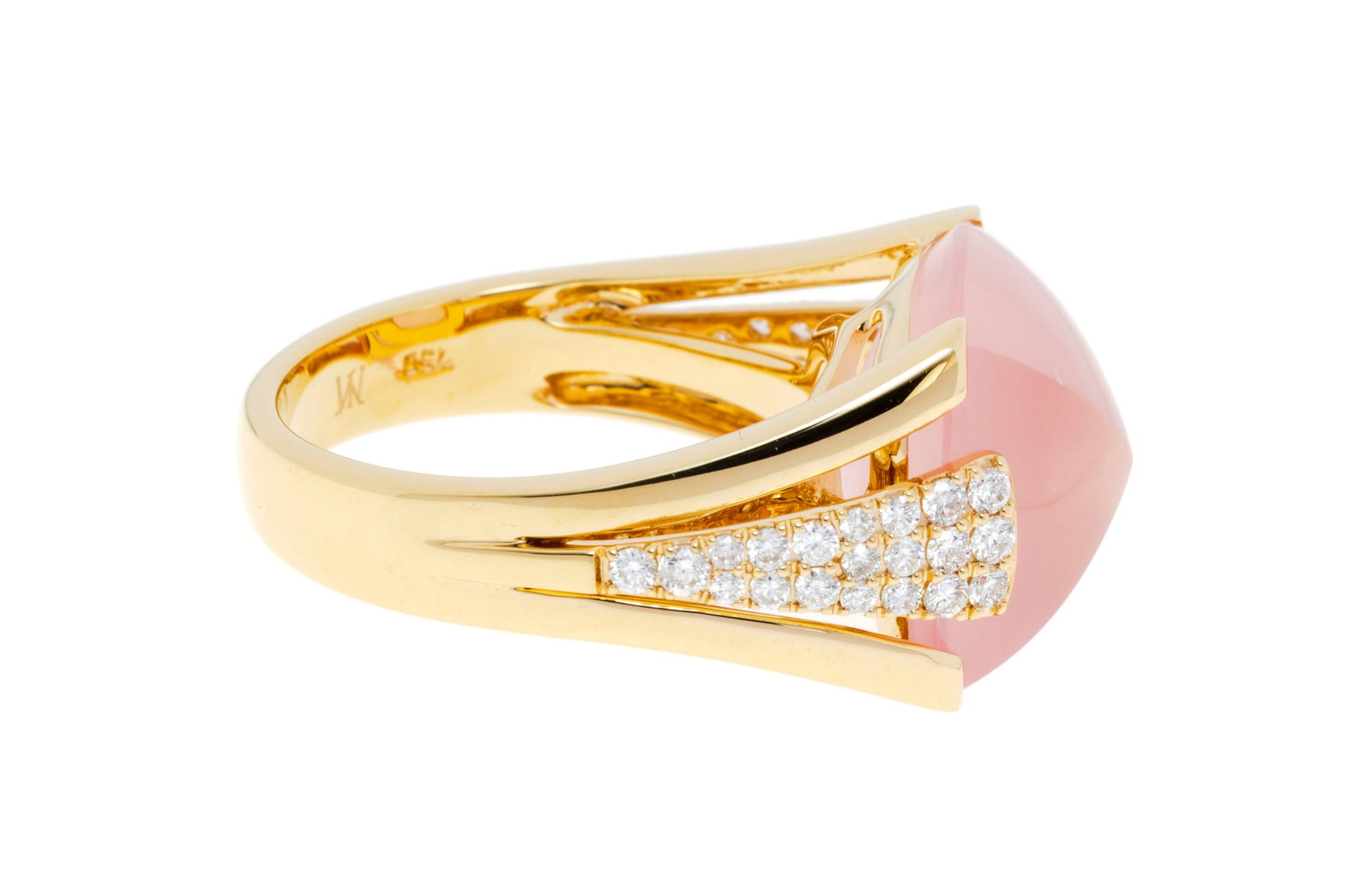 Bague or rose 750 sertie d'un quartz rose taille pain de sucre épaulé de diamants taille b - 2