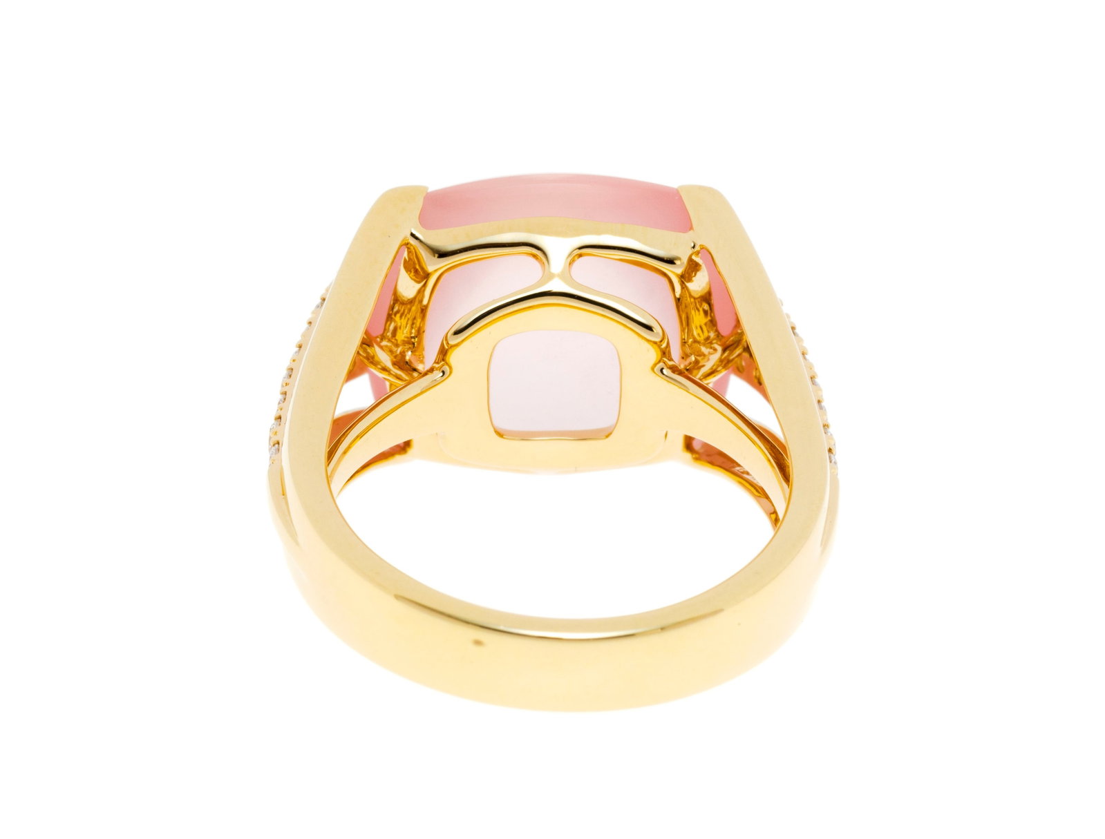 Bague or rose 750 sertie d'un quartz rose taille pain de sucre épaulé de diamants taille b - 3