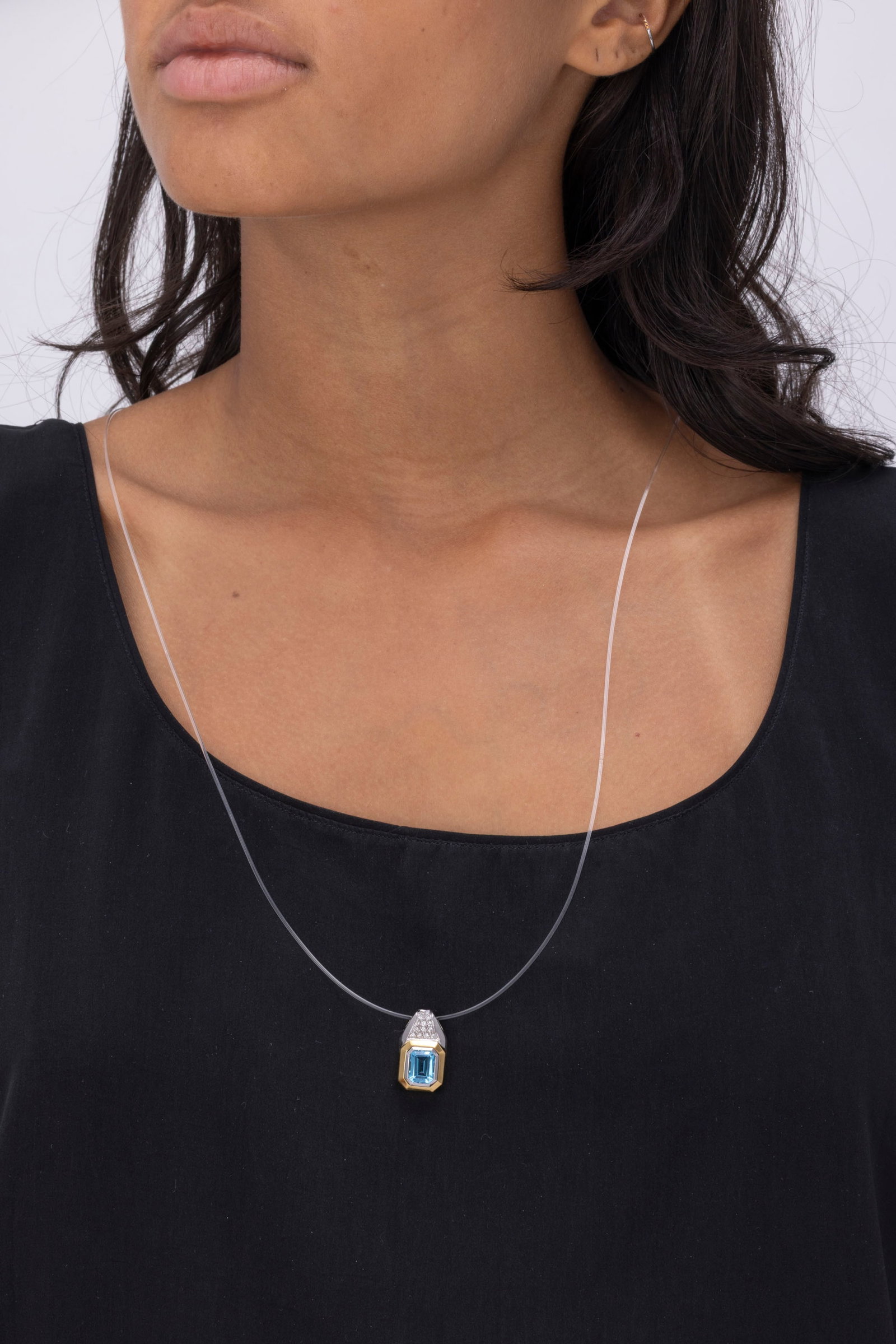 Pendentif 2 ors 750 serti d'une topaze taille émeraude rehaussée de diamants taille brilla - 4