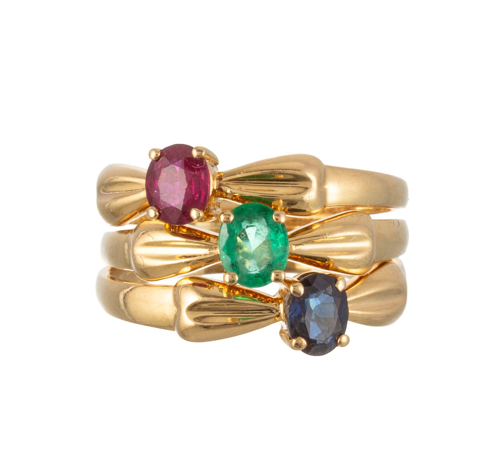 Bucherer, bague or 750 à motif de nœuds sertie d'un rubis, d'une émeraude et d'un sap: Bucherer, bague or 750 à motif de nœuds sertie d'un rubis, d'une émeraude et d'un saphir taille ovale, doigt 52-12, 6g Condition Monture: Bon état de conservation