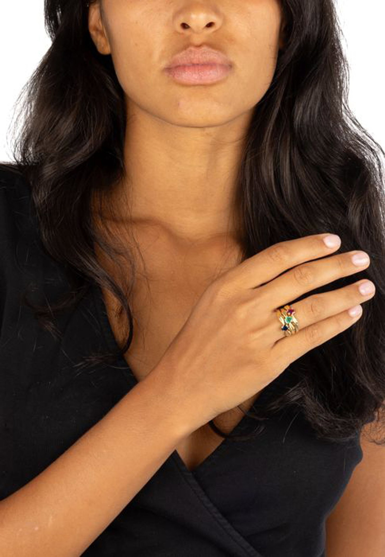 Bucherer, bague or 750 à motif de nœuds sertie d'un rubis, d'une émeraude et d'un sap - 4