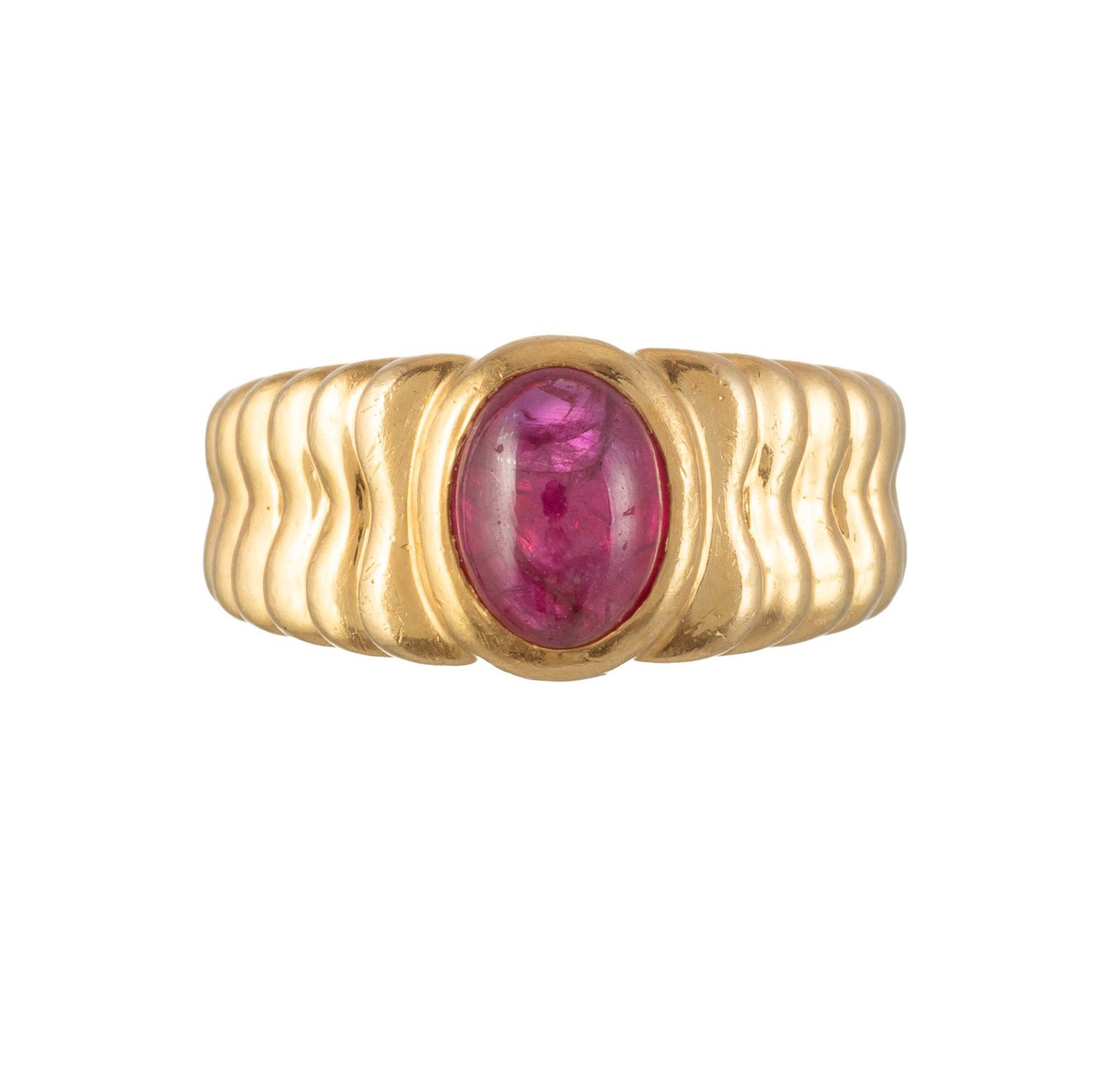 Vacheron Constantin, bague en or 750 godronné sertie d'un rubis, doigt 53-13, 8g: Vacheron Constantin, bague en or 750 godronné sertie d'un rubis, doigt 53-13, 8g Condition Monture: Bon état de conservation général. Présence de rayures et micro rayures