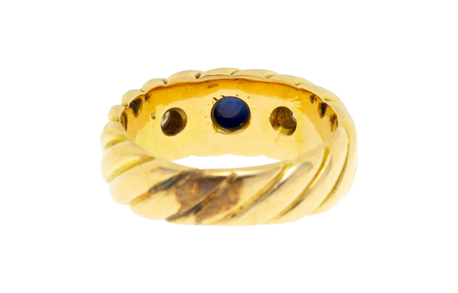 Bague en or 585 godronné sertie d'un cabochon de saphir épaulé de deux diamants taill - 3