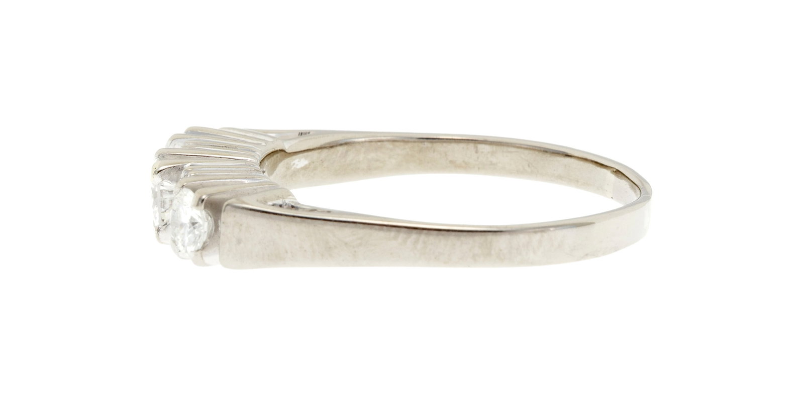 Bague or gris 750 sertie de diamants taille brillant alternés de diamants taille baguette, doig - 2