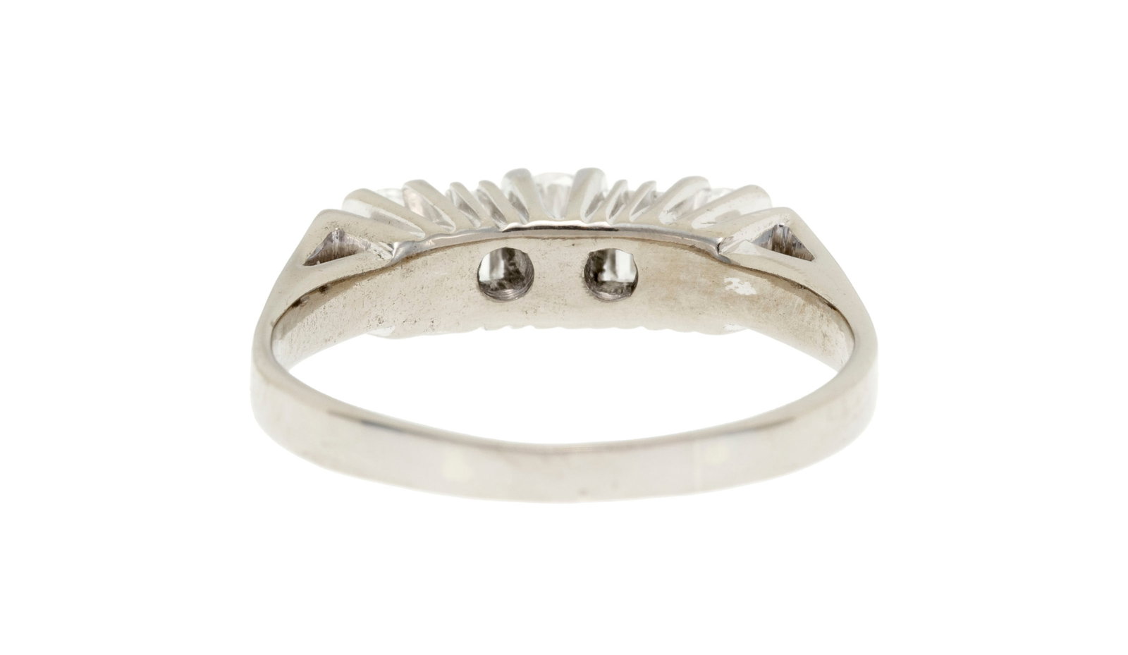 Bague or gris 750 sertie de diamants taille brillant alternés de diamants taille baguette, doig - 3