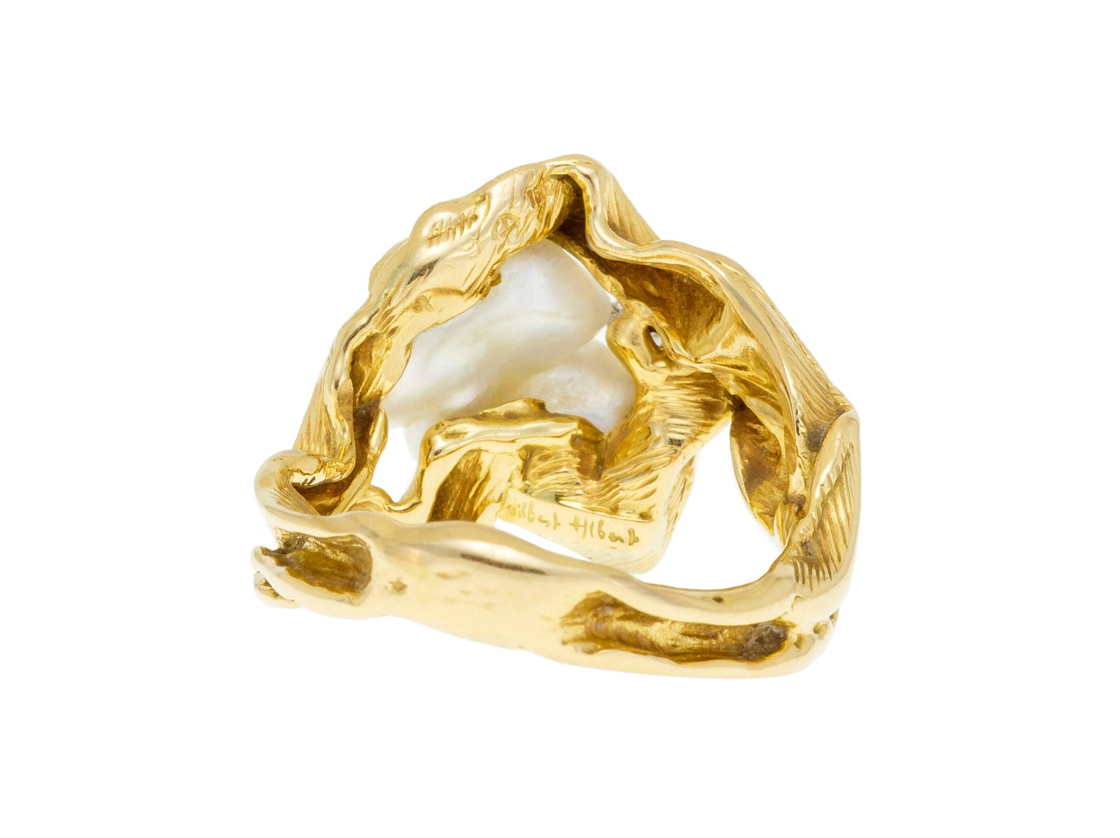 Gilbert Albert, bague or 750 froissé enserrant une perle de culture baroque rehaussée de 3 - 3
