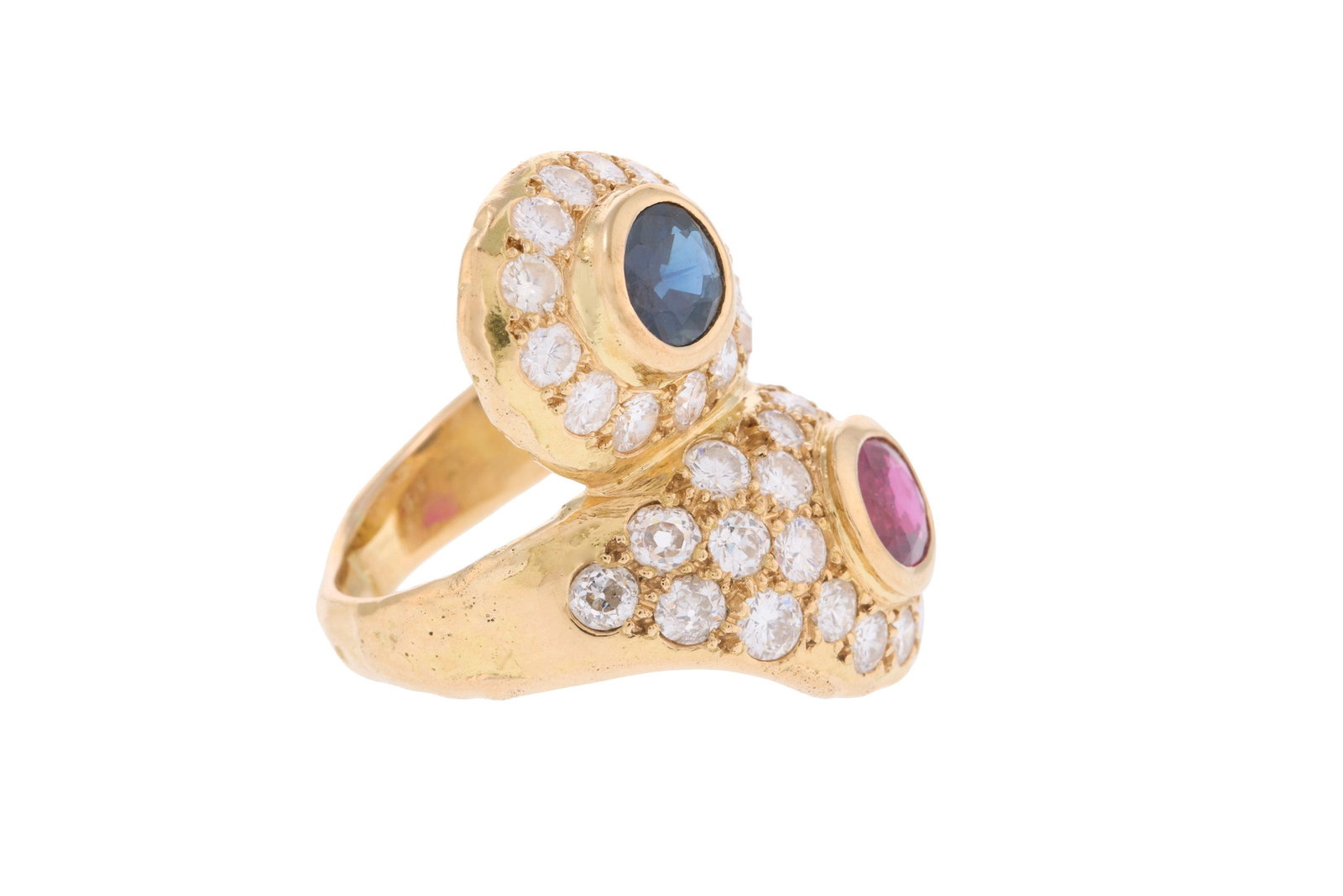 Bague Toi&Moi or 750 sertie d'un saphir et d'un rubis taille ovale entourés de diamants taille  - 2