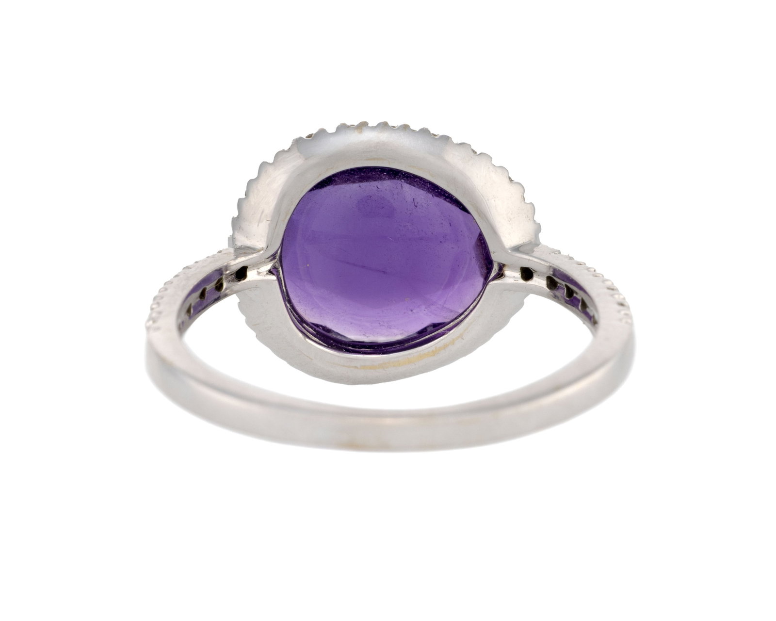 Bague en or gris 750, sertie d'une améthyste ovale entourée de diamants taille brillant, d - 3