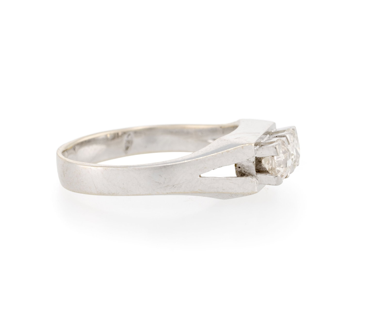 Bague or gris 750 sertie de deux diamants taille ancienne et brillant (env. 0.3 ct chacun), doigt 54 - 2