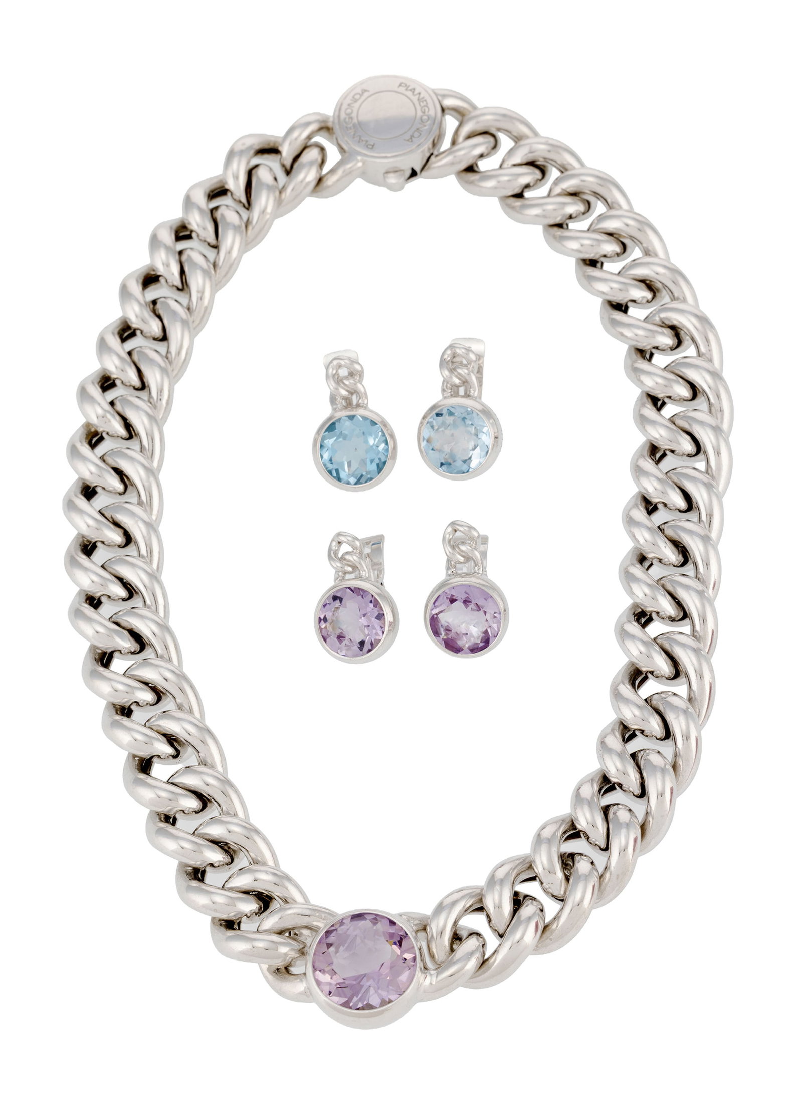 Pianegonda, lot composé d'un collier et de deux paires de boucles d'oreilles en argent, sertis : Pianegonda, lot composé d'un collier et de deux paires de boucles d'oreilles en argent, sertis d'améthystes et de topazes, long. 45 cm, h. 2.4 cm, 227g Condition Bon état de
