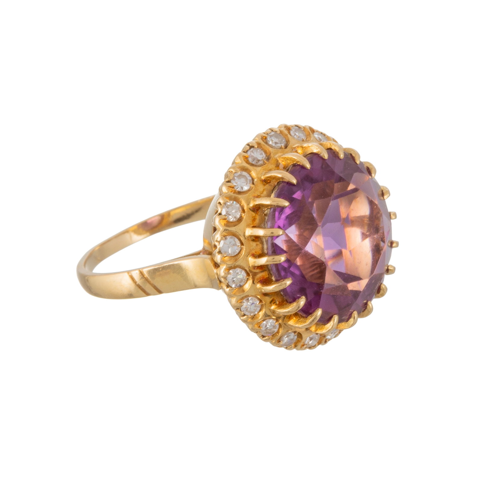 Bague or 750 sertie d'une améthyste entourée de diamants taille 8/8, doigt 52-12, 6g - 2
