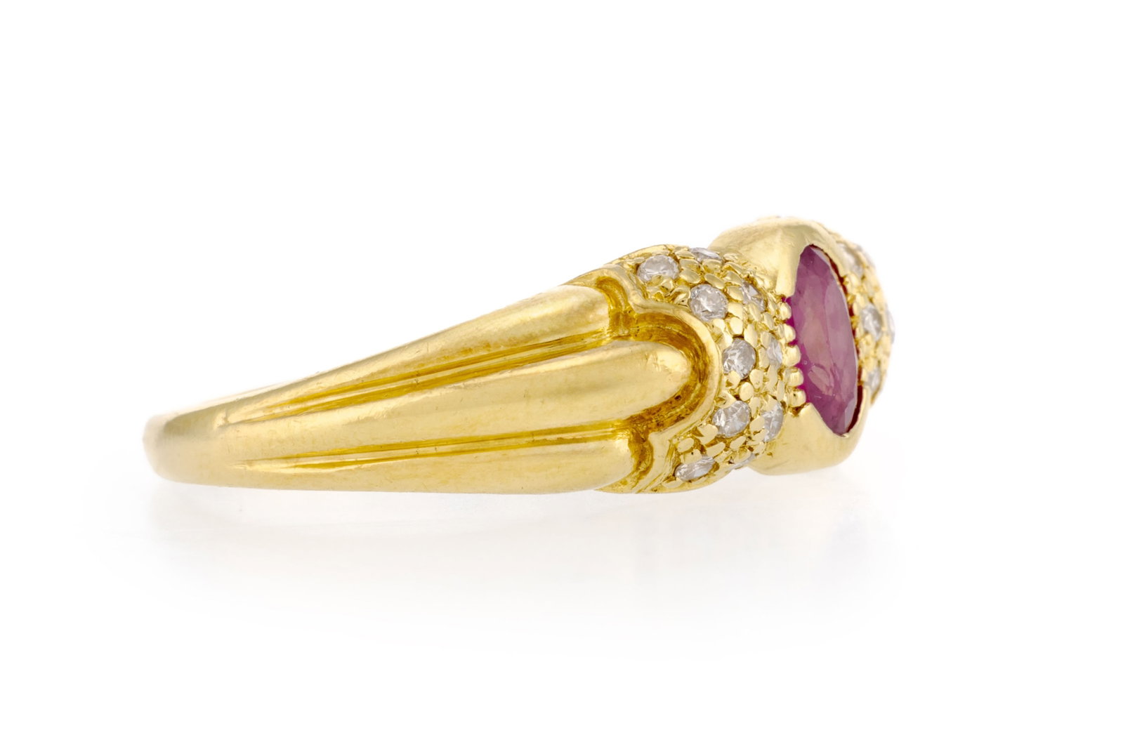 Bague or 750 sertie d'un saphir rose ovale épaulé de diamants taille brillant, doigt 53-13 - 2