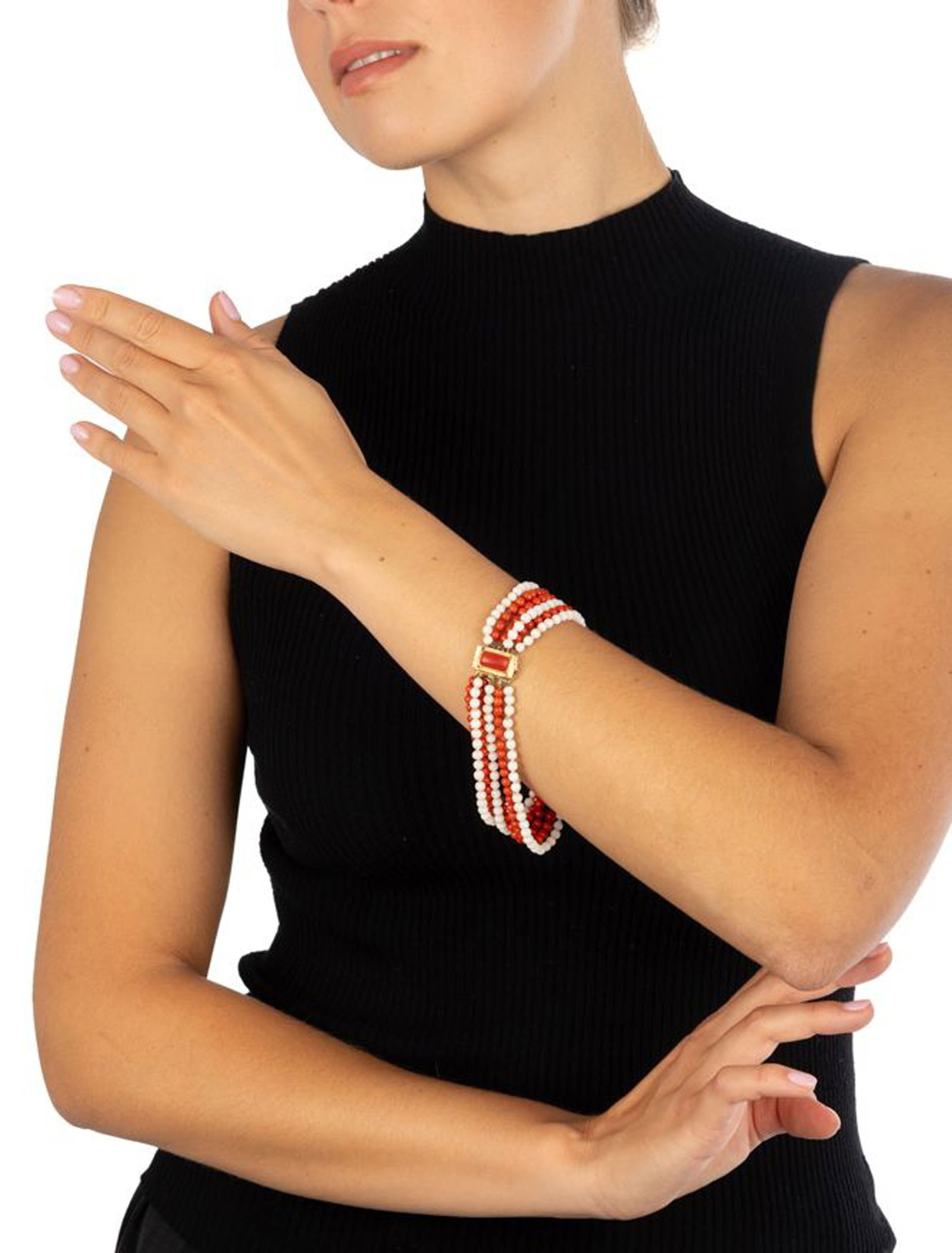 Bracelet composé de rangs de billes de corail rouge alternés de rangs de billes de corail  - 4