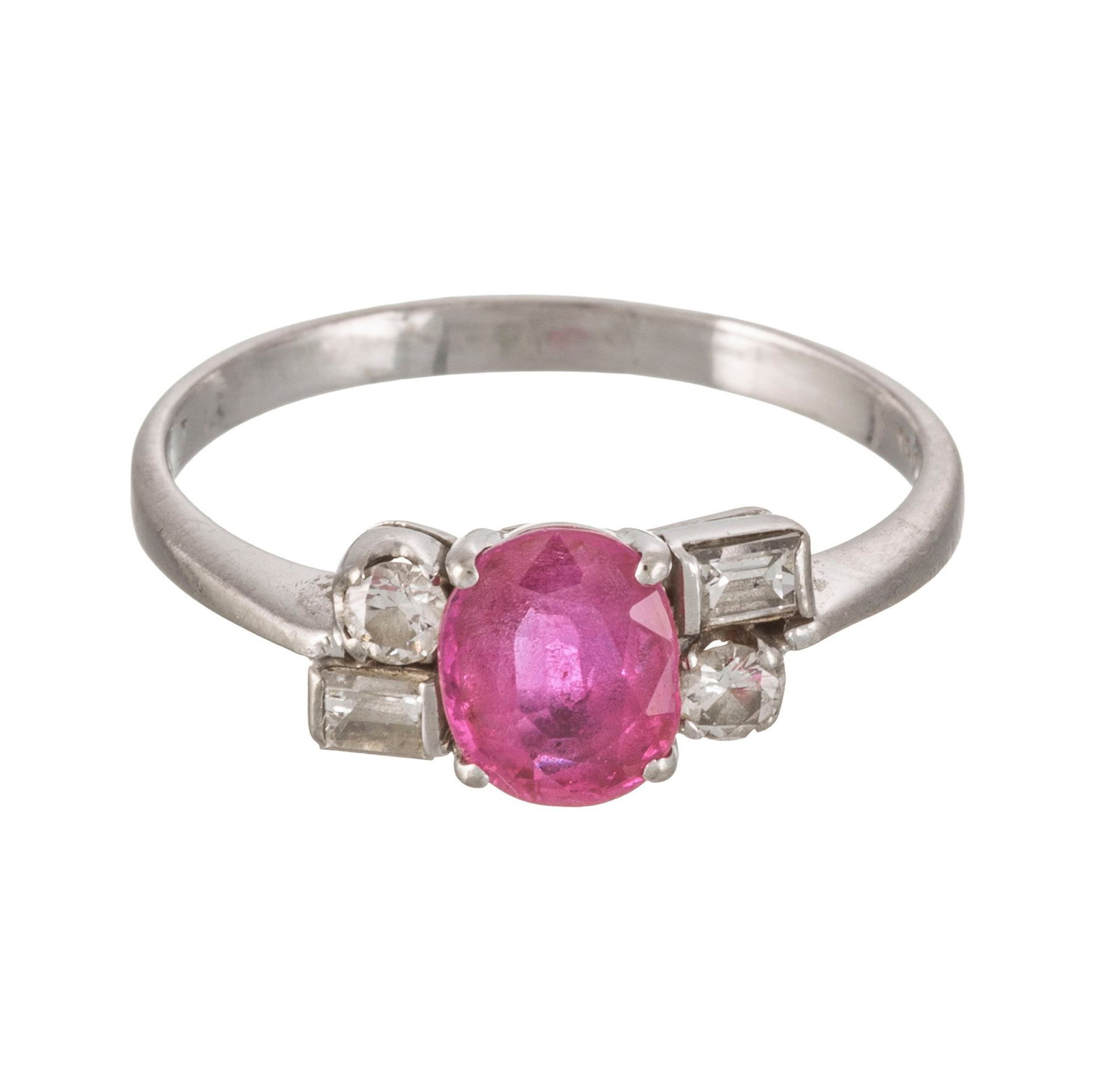 Bague or gris 750 sertie d'un saphir rose ovale épaulé de diamants taille baguette et bril - 2