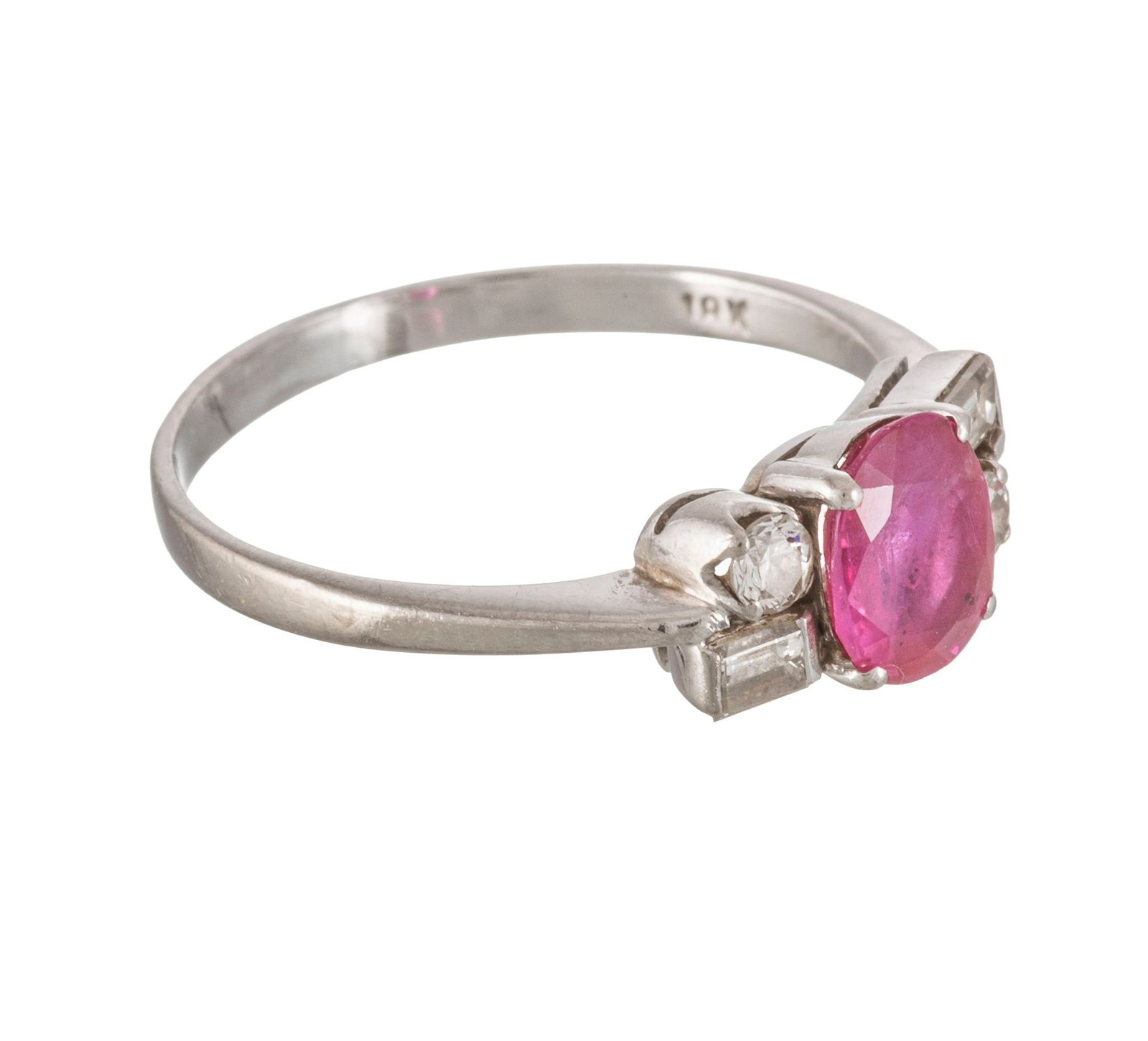 Bague or gris 750 sertie d'un saphir rose ovale épaulé de diamants taille baguette et bril - 3