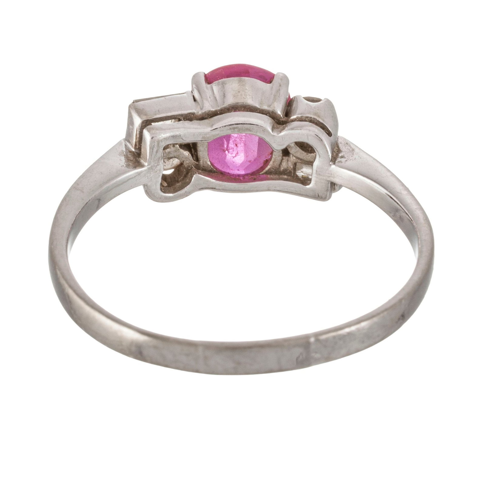 Bague or gris 750 sertie d'un saphir rose ovale épaulé de diamants taille baguette et bril - 4