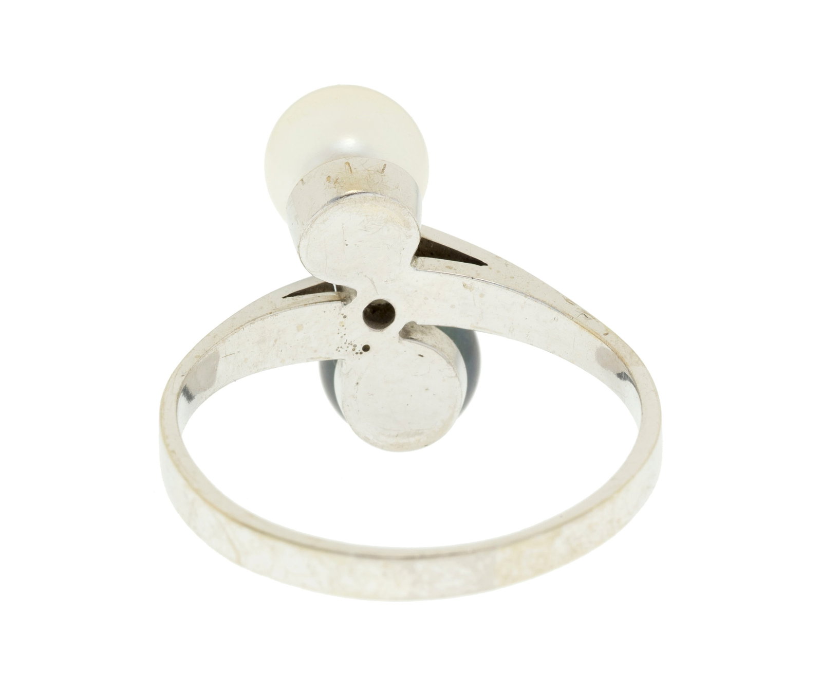 Bague or gris 750 sertie de 2 perles de culture, l'une blanche et l'autre grise alternées d'un  - 3