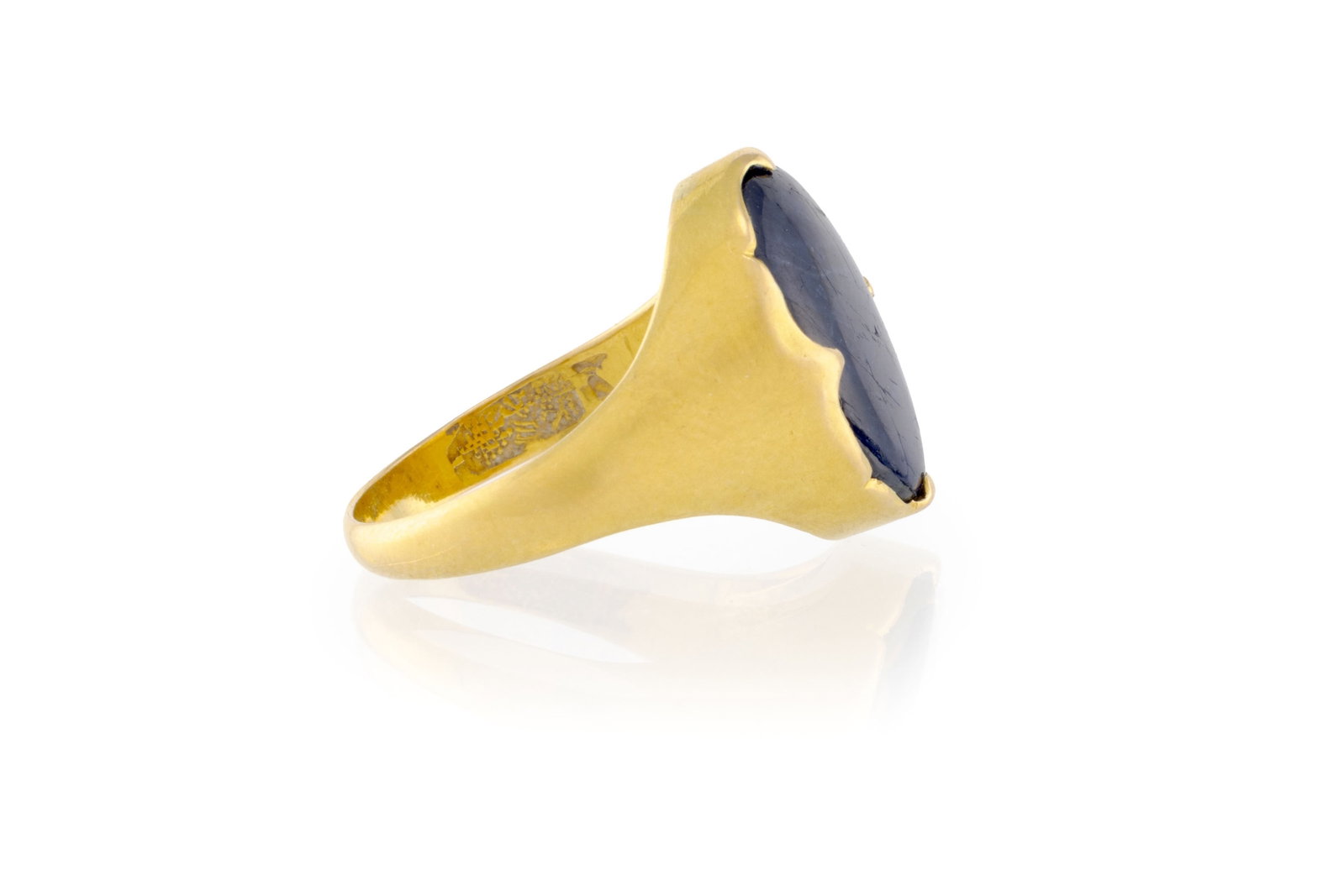 Bague or 750 sertie d'un saphir poli, doigt 54-14, 5g - 2