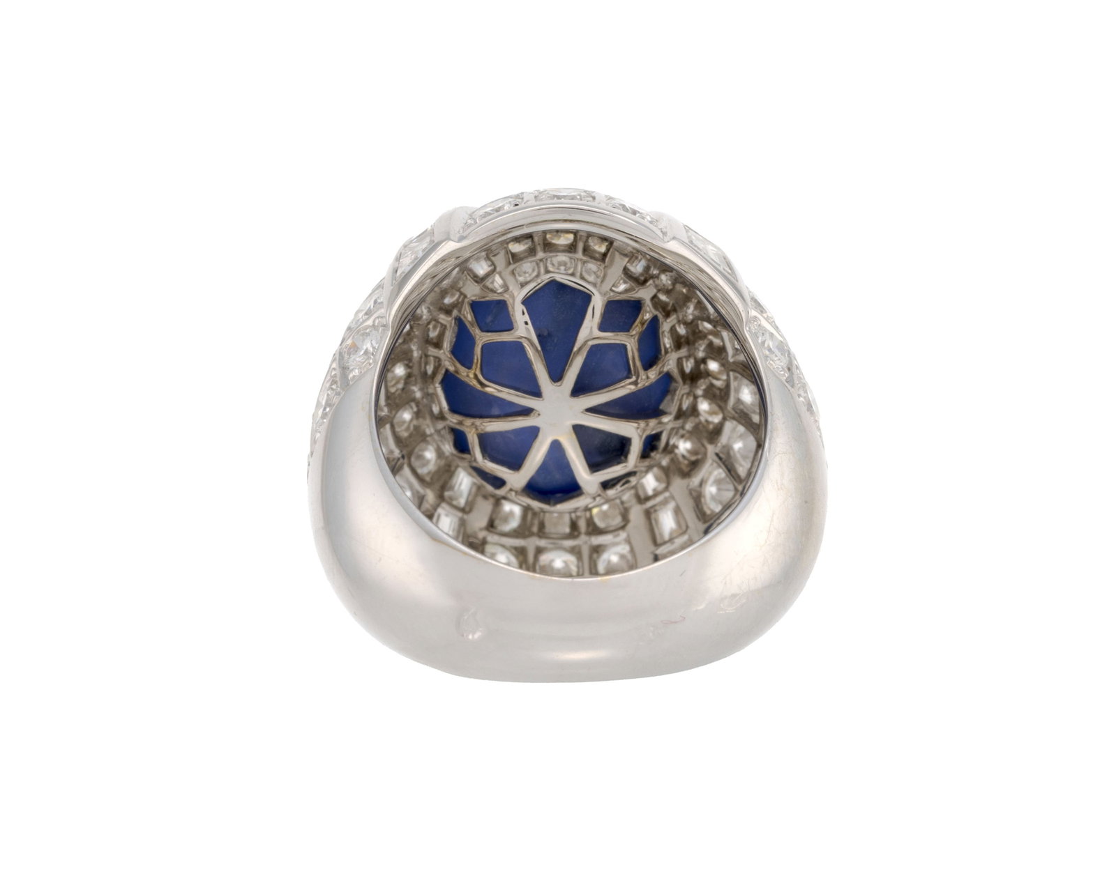 Boucheron, bague or gris 750 sertie d'un saphir étoilé (env. 23 ct) entouré de diaman - 3