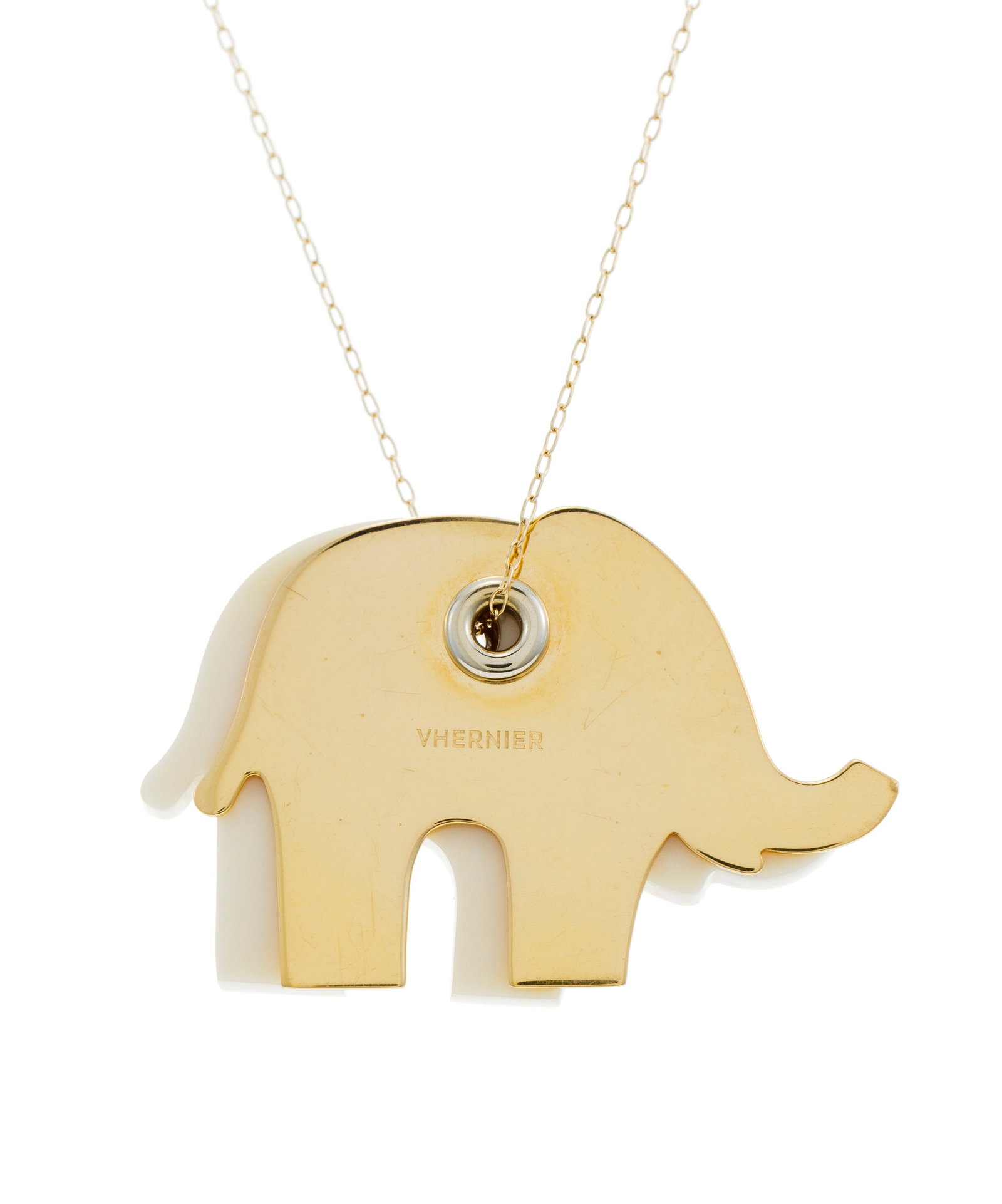 Vhernier, pendentif éléphant en or 750 et quartz blanc serti d'un anneau de diamants taill - 4