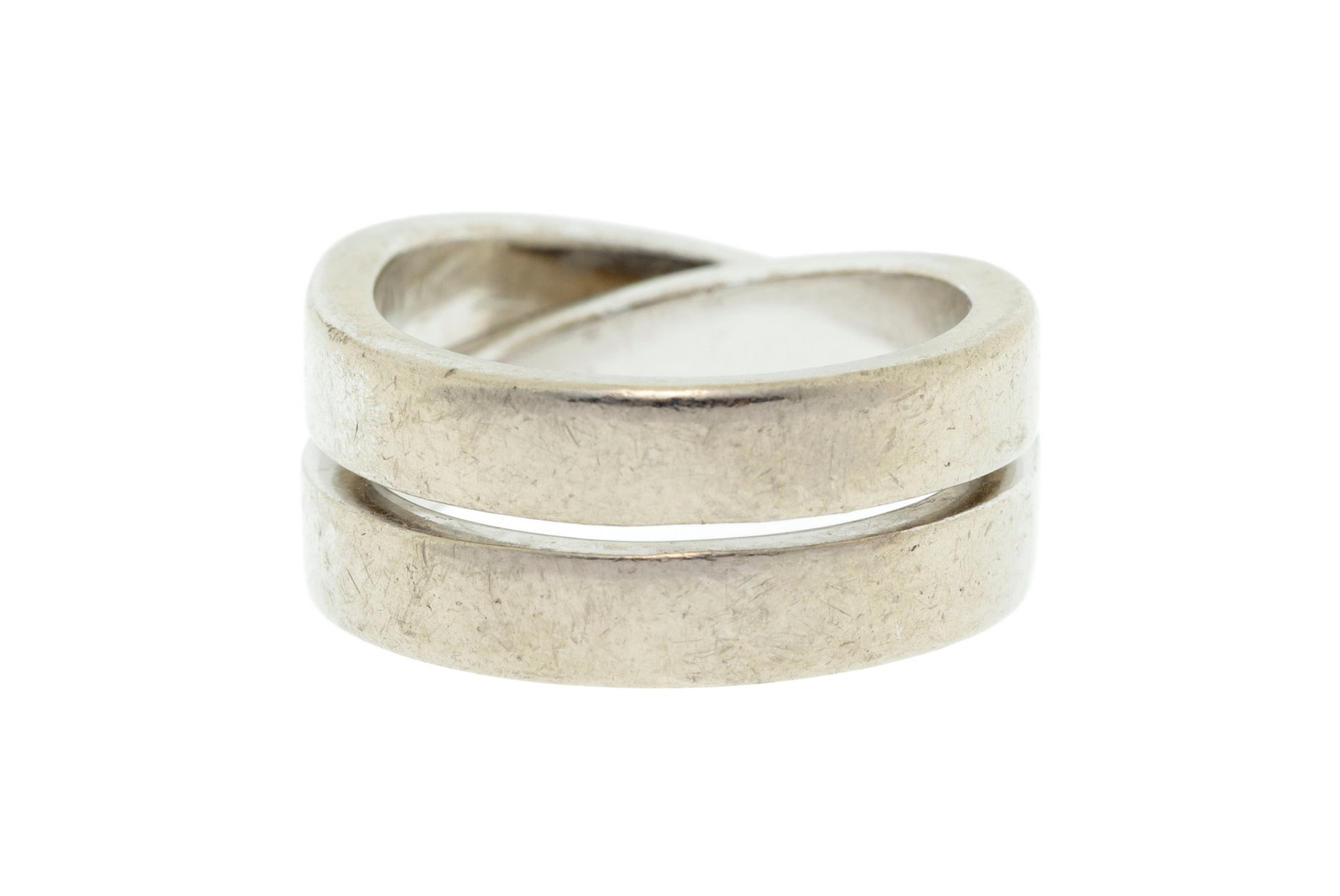 Cartier, Nouvelle Vague, bague or gris 750 à motif croisé, signée, numéroté - 2
