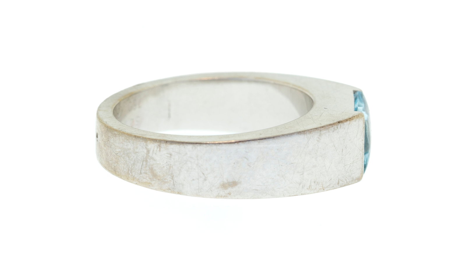 Cartier, Tank, bague or gris 750 sertie d'une aigue-marine taille buff-top, signée, numéro - 2