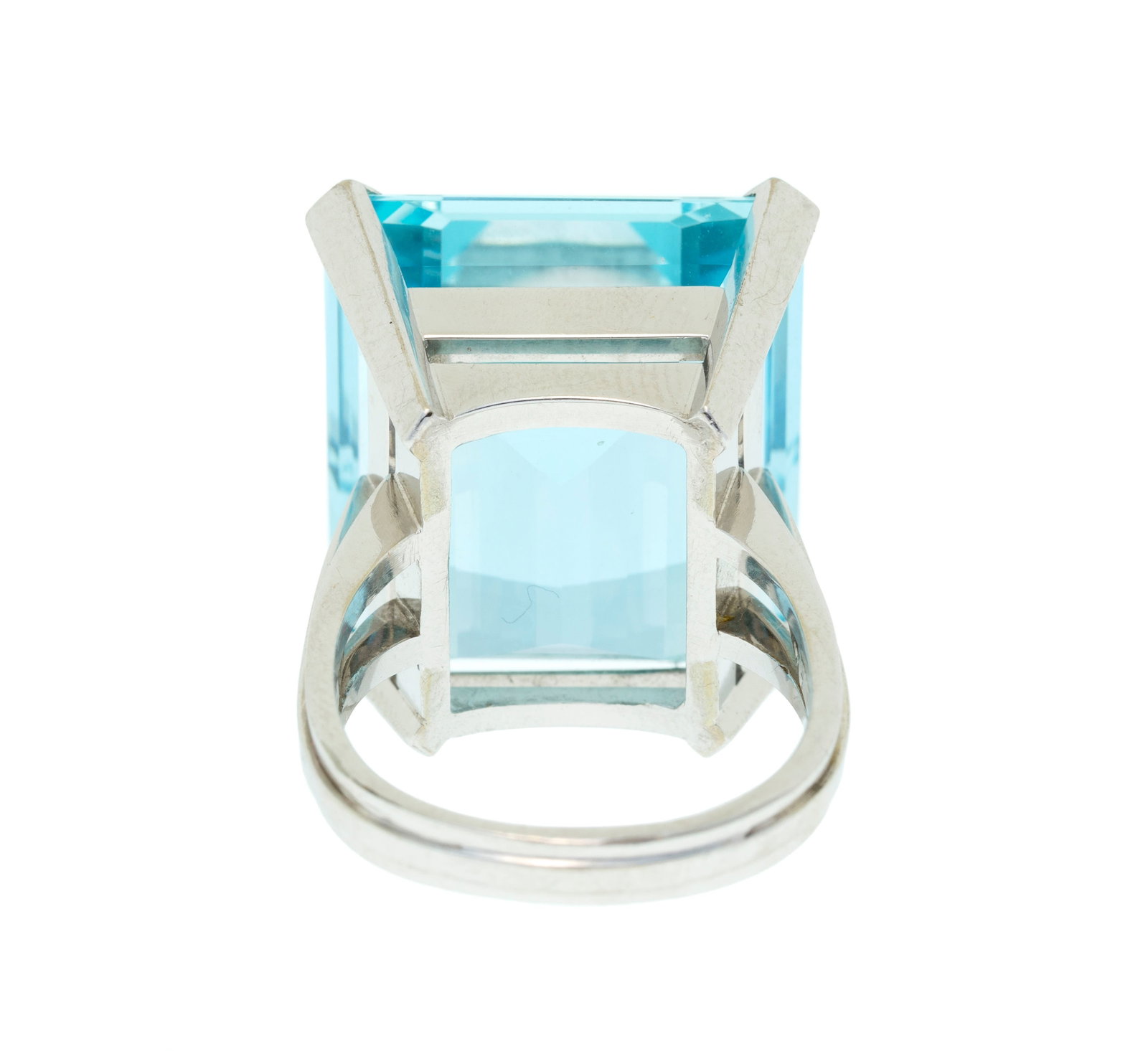 Bague en or gris 750 sertie d'une aigue-marine rectangulaire à pans coupés, doigt 56-16, 1 - 3