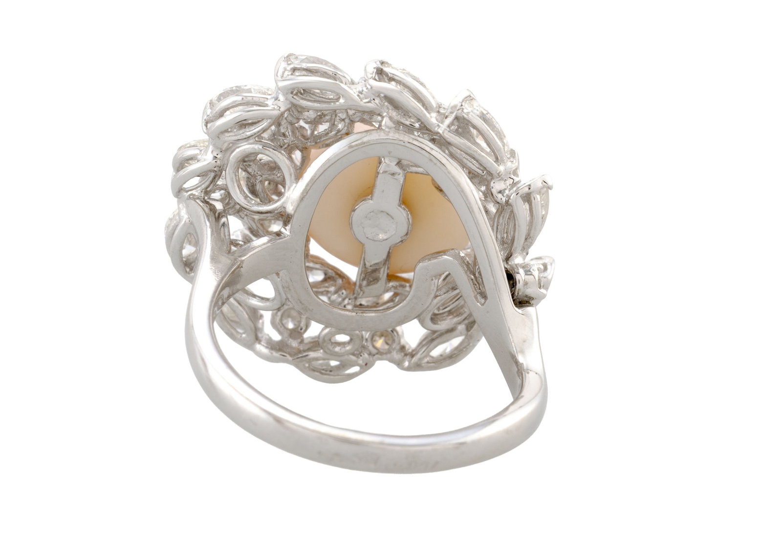 Bague en platine ornée d'une perle de conche rose (env. 10.67x9.49 mm) entourée d'une spir - 3