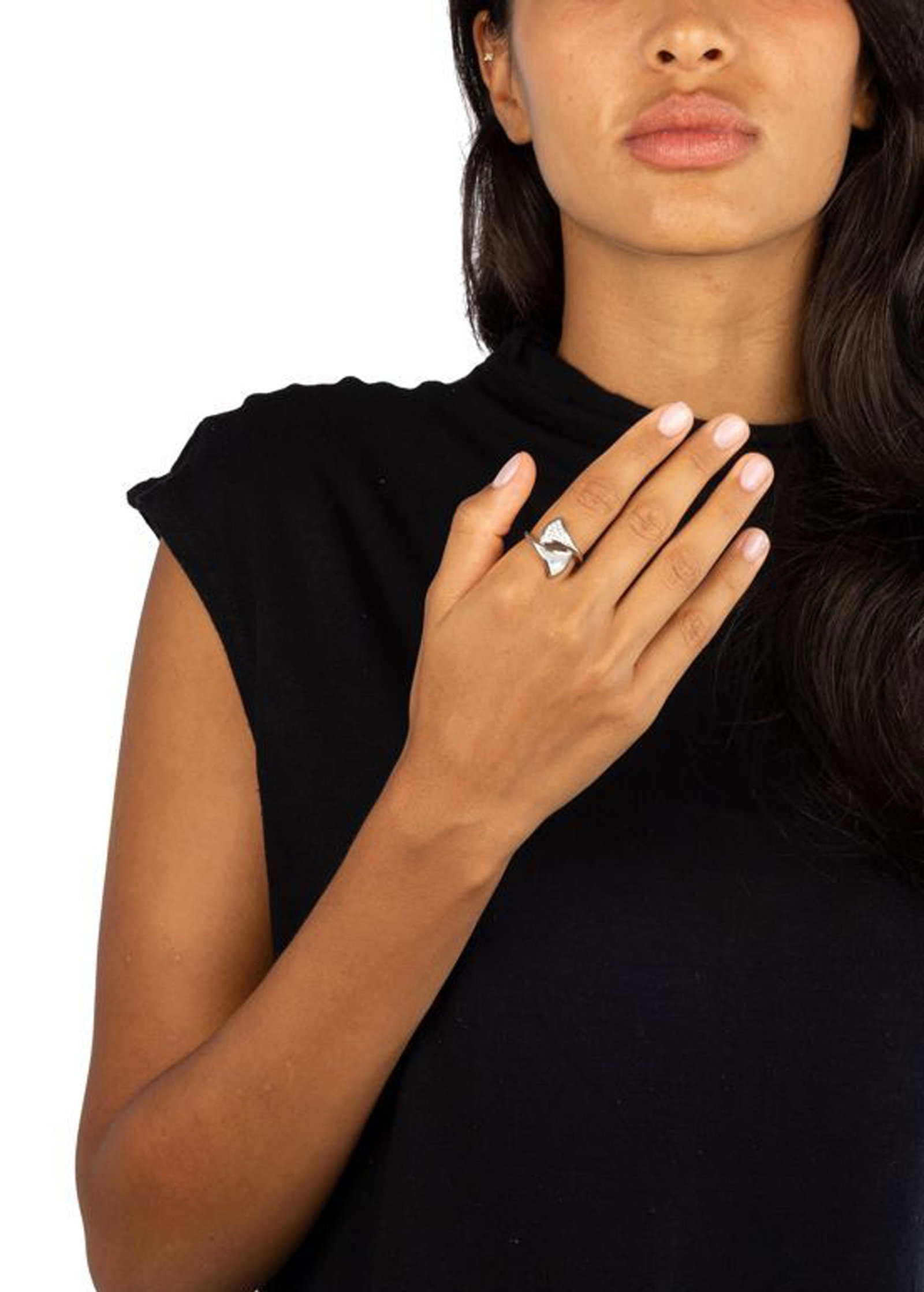 Bulgari, Diva's Dream, bague or gris 750 sertie de diamants taille brillant et ornée d'une plaq - 4