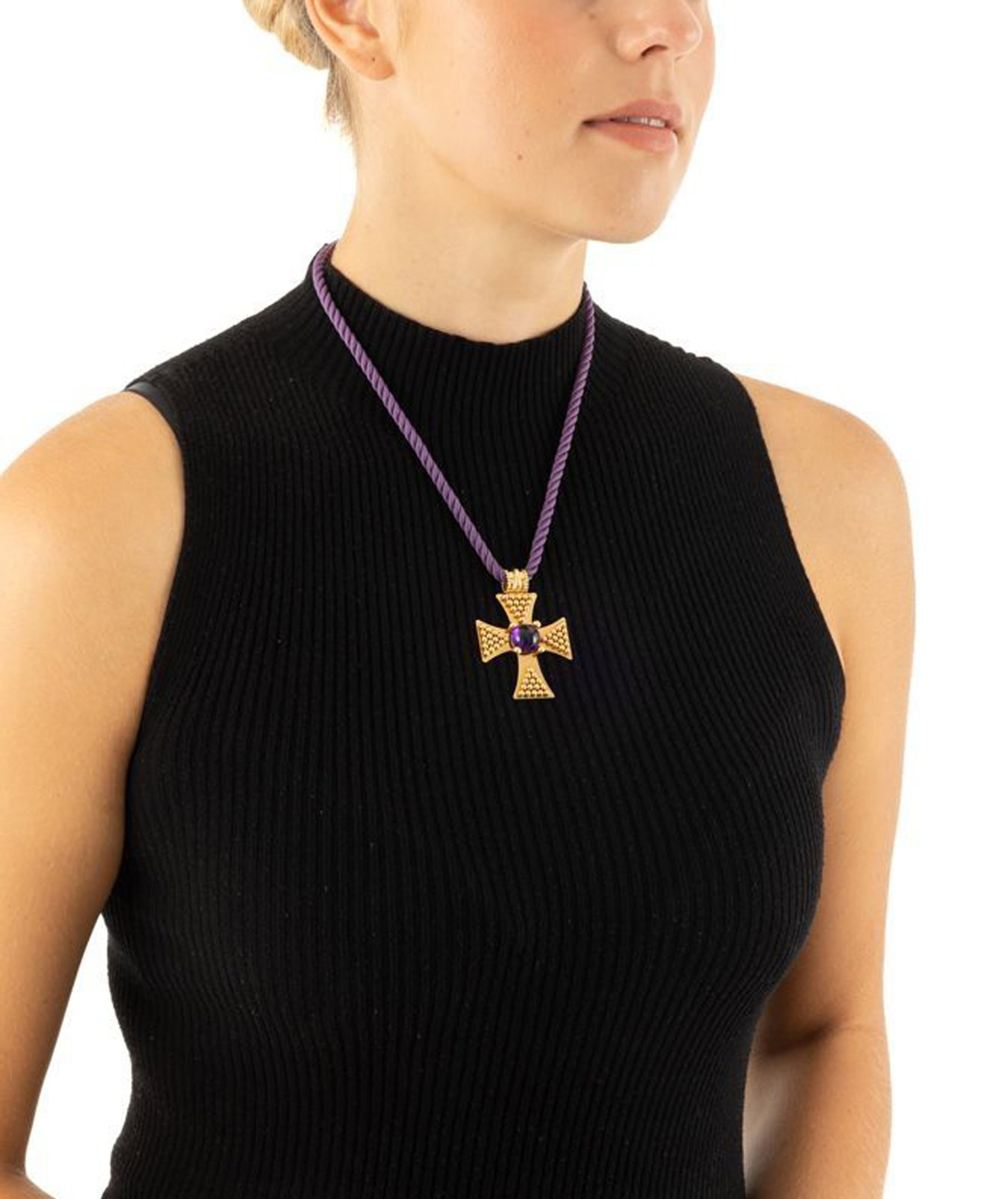 Chanel, pendentif croix en or 750 décoré de petites sphères et serti d'un cabochon d' - 4