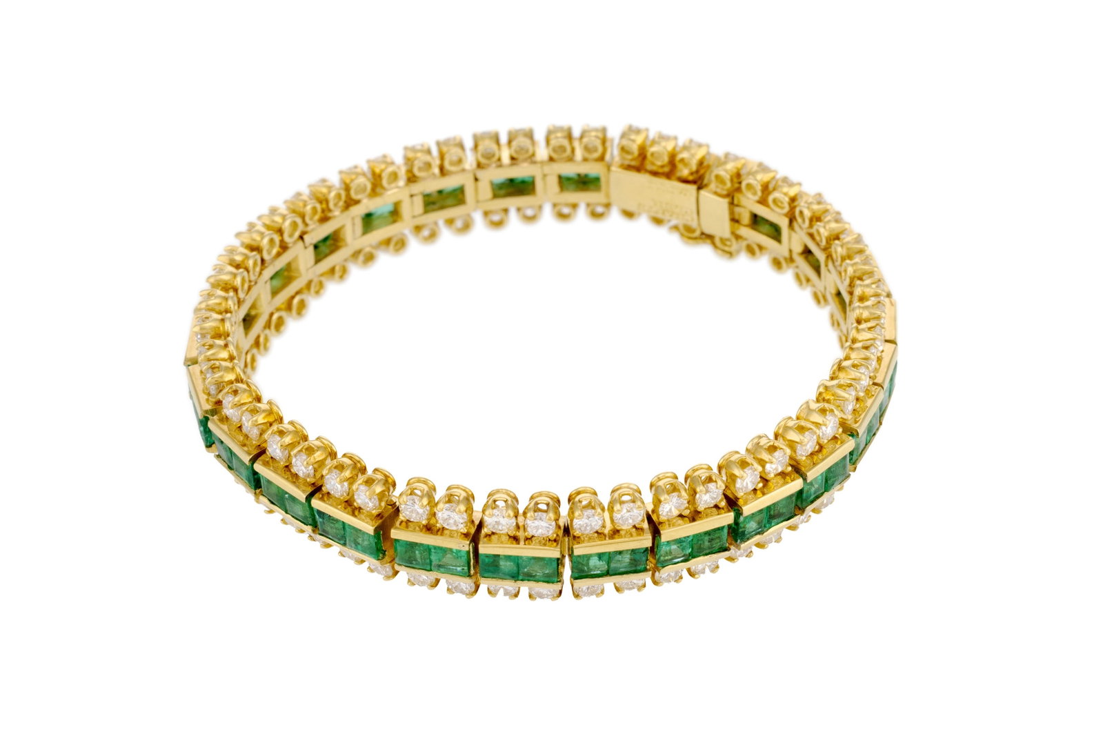 Chantecler, bracelet rivière or 750 serti d'une ligne d'émeraudes carrées épaul& - 2