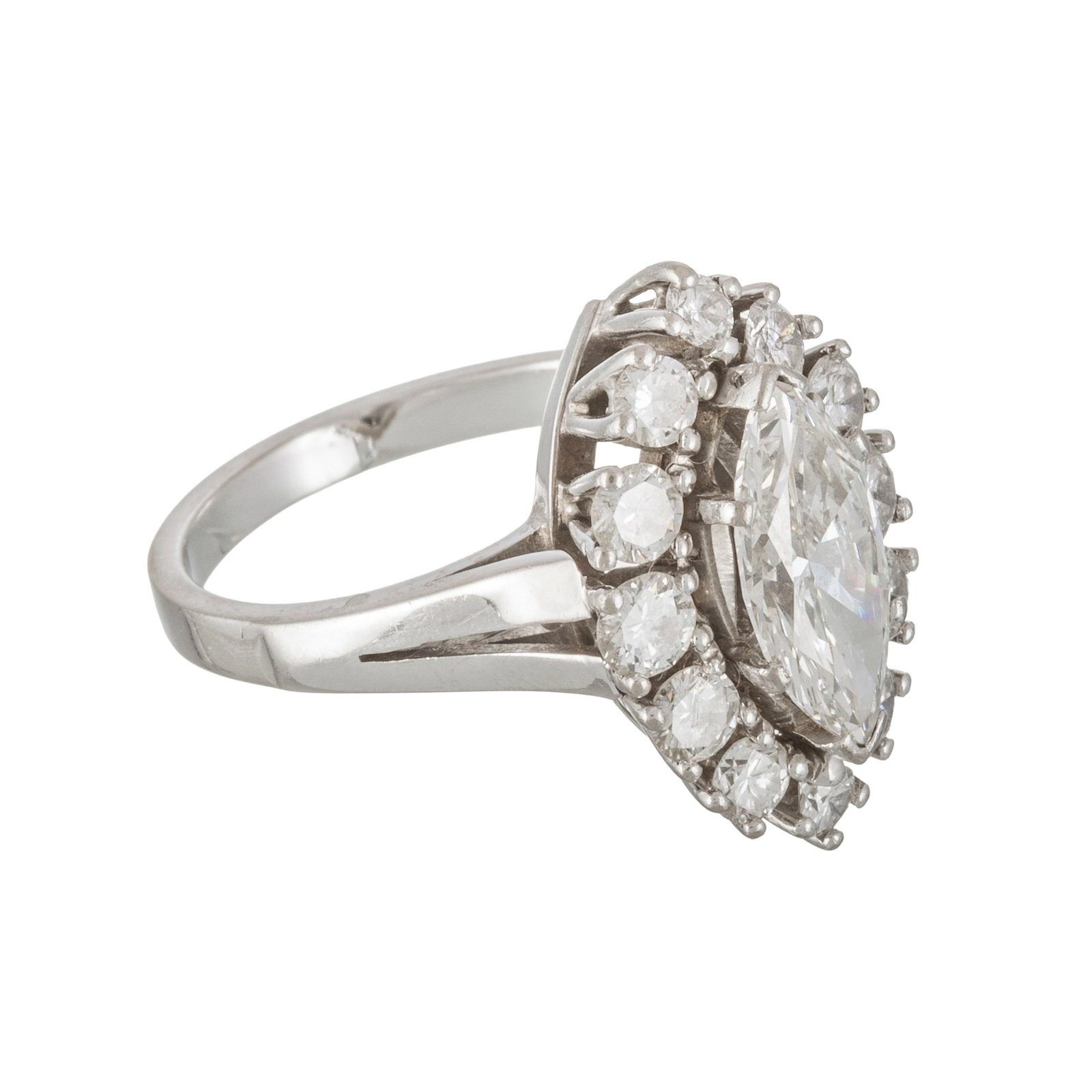 Bague or gris 750 sertie d'un diamant taille marquise (env. 1.2 ct) entouré de diamants taille  - 3