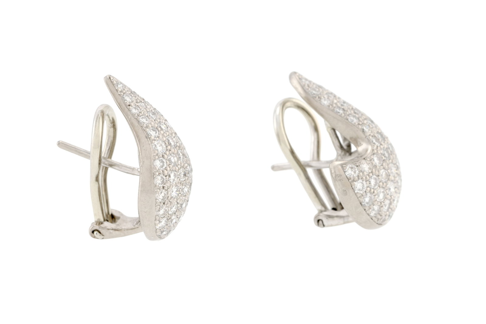Paire de boucles d'oreilles or gris 750 serties en pavé de diamants taille brillant, h. 2 cm, 9 - 2